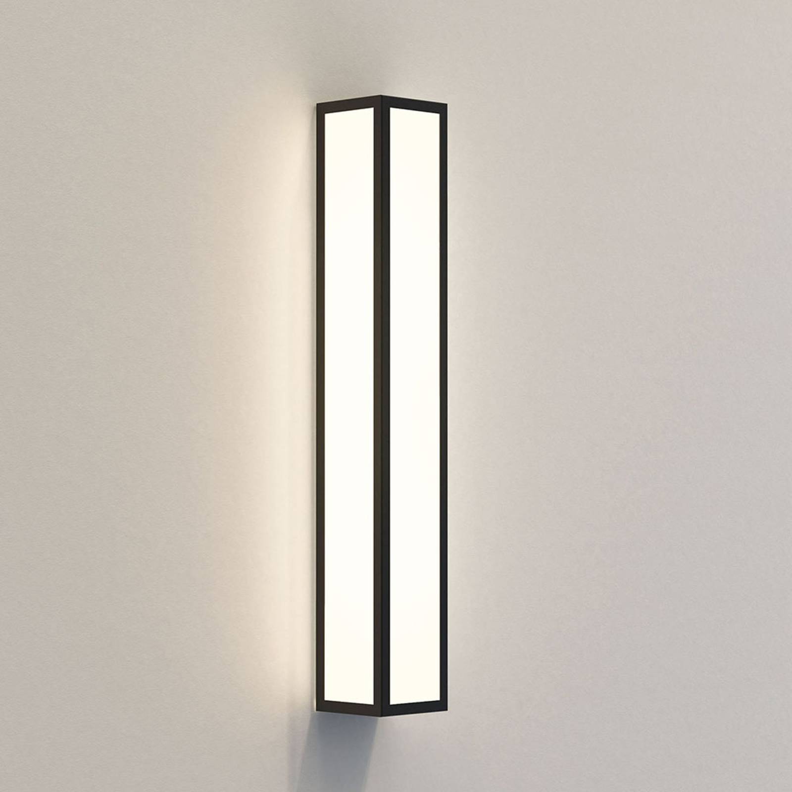 Astro Salerno 520 -LED-ulkoseinälamppu 52 cm musta