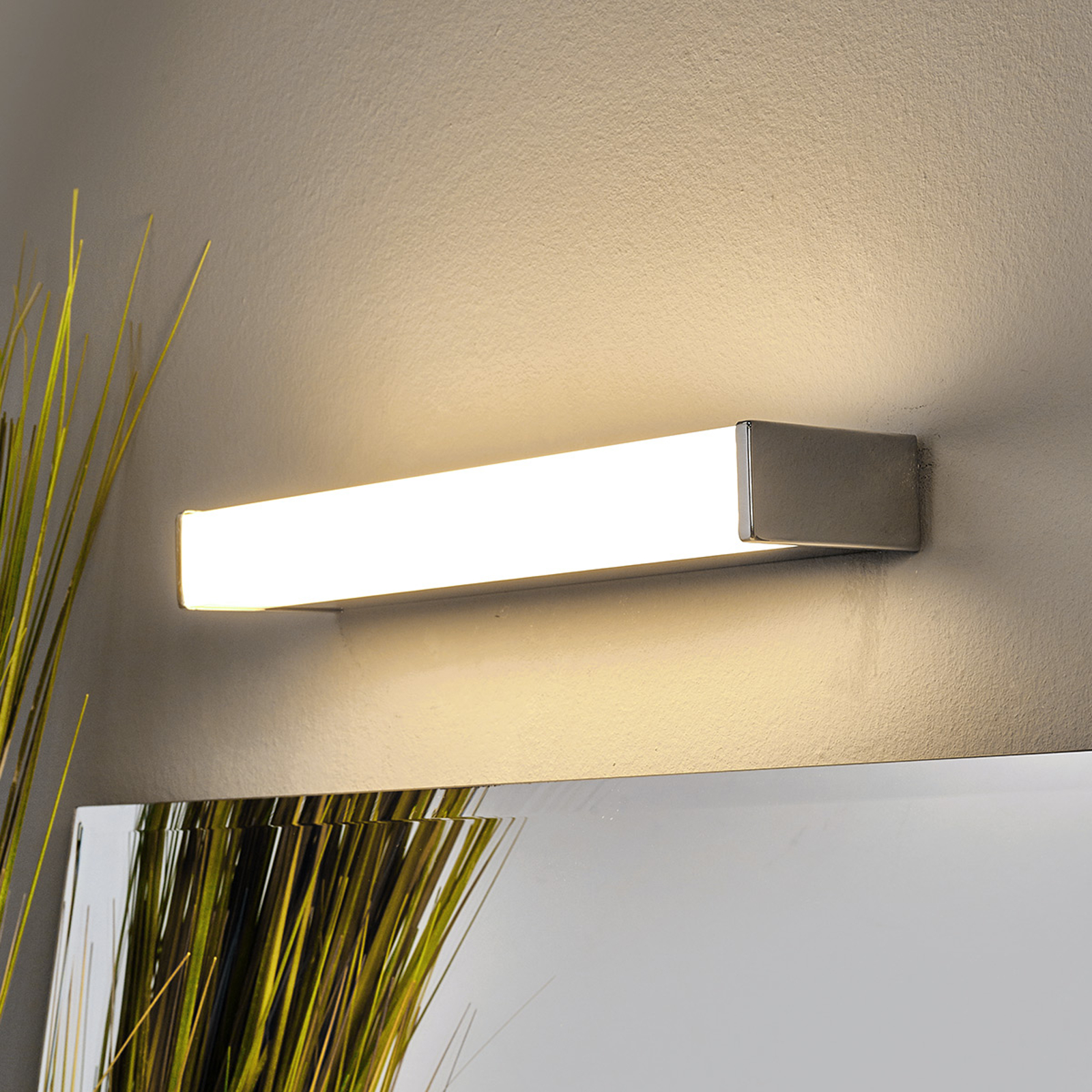 LED-kylpyhuone ja peilivalo Philippa kulmikas 32cm
