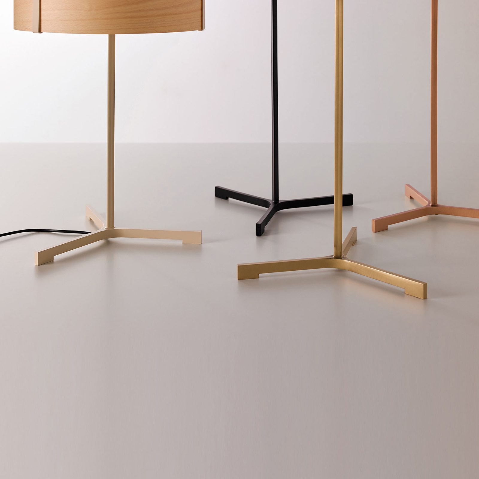 LZF Thesis -LED-pöytälamppu, norsunluu/pyökki