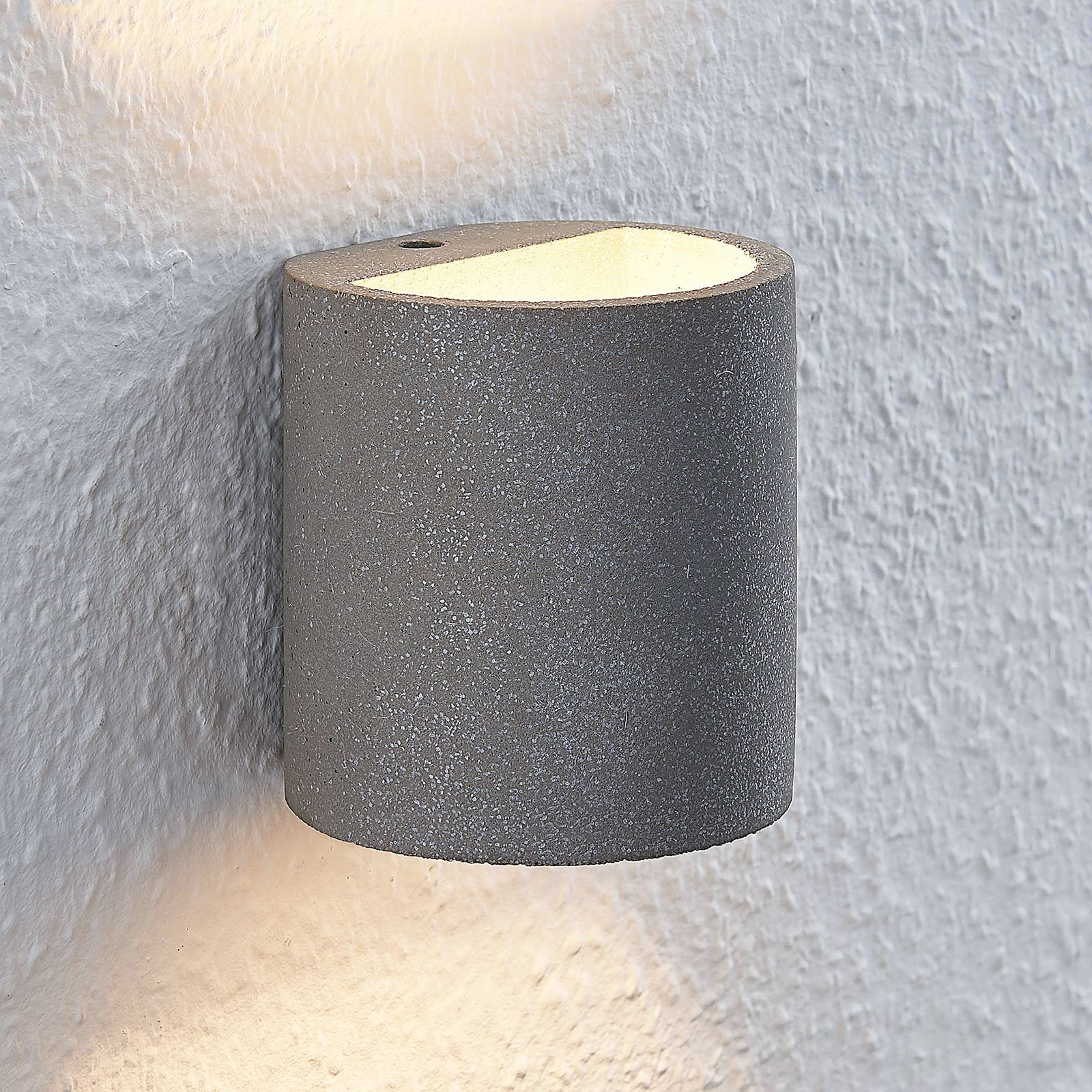 Lindby Edvin LED-seinävalaisin betonista, lieriö