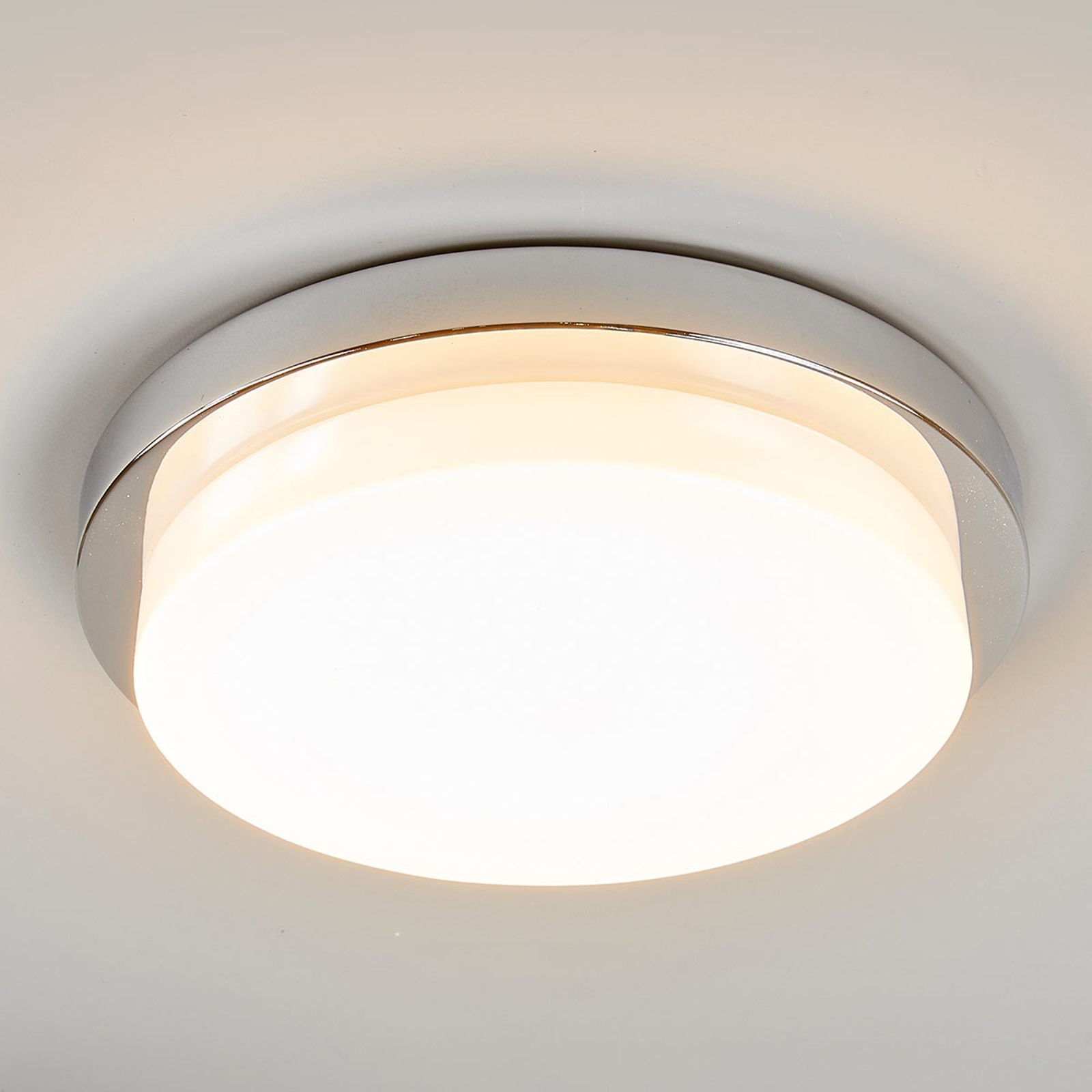 Krominkiiltävä LED-kattovalaisin Cordula, IP44
