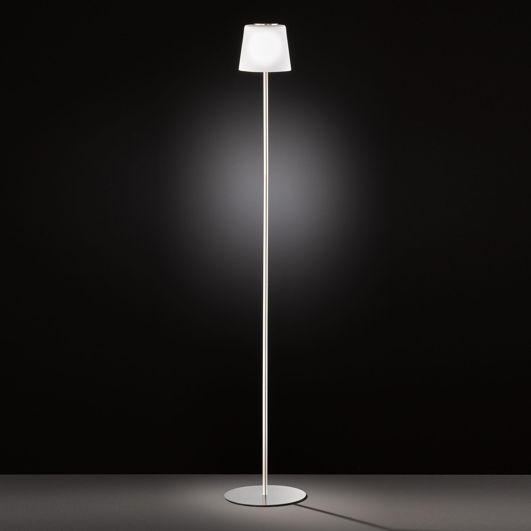 LED-lattiavalaisin Genk, akku ja kosketushimmennin