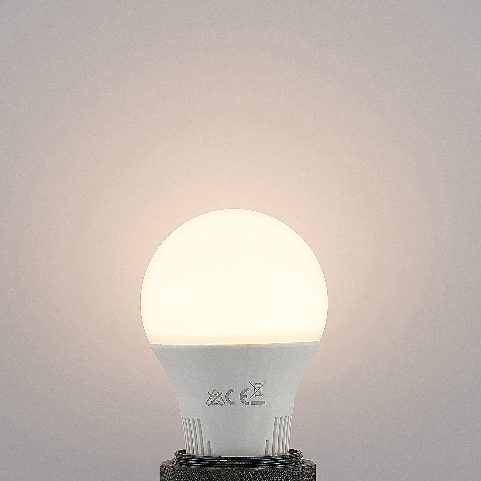 LED-lamppu E27 A60 9 W valkoinen 2 700 K