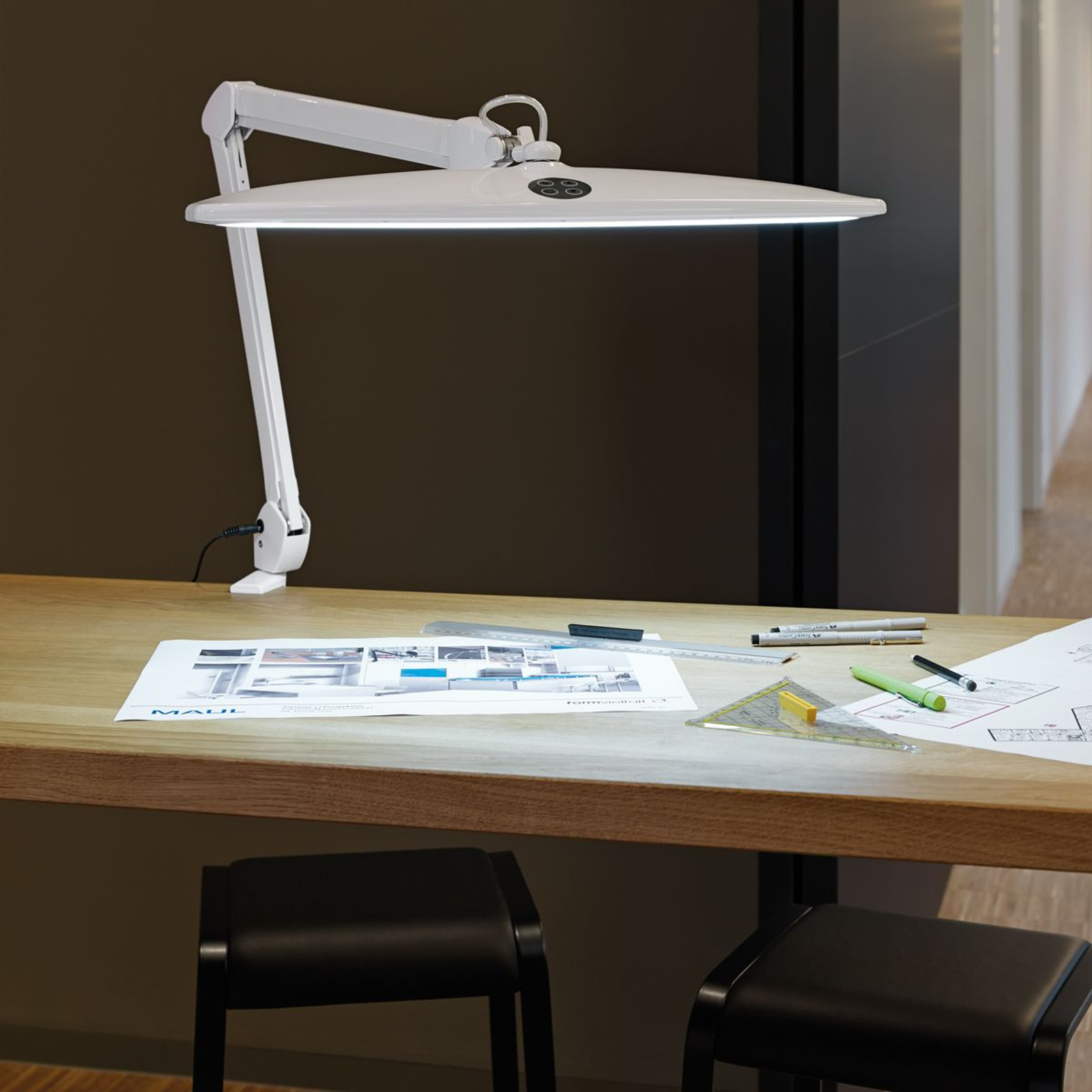 Himmennettävä LED-valaisin Work