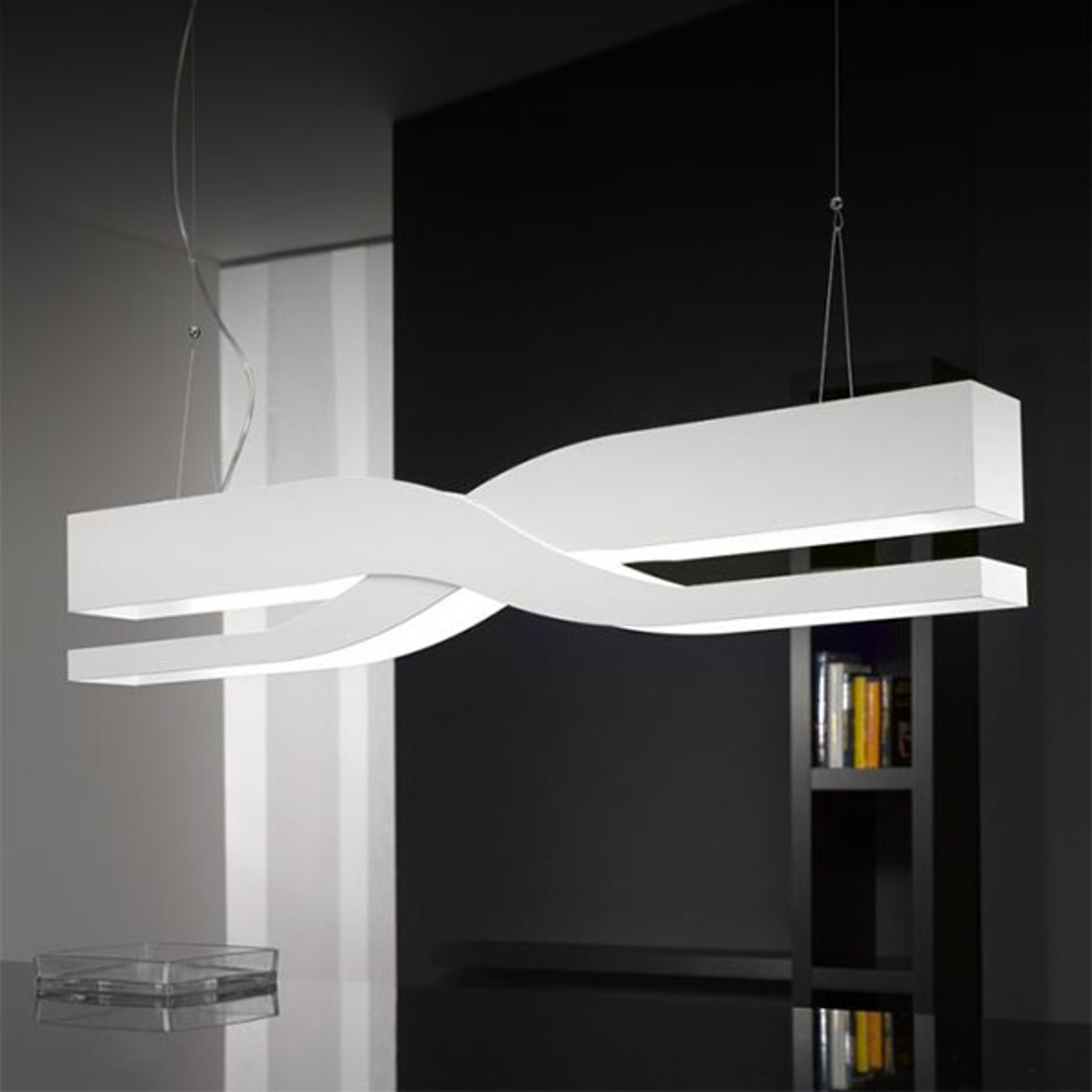 Fifi – valkoinen design-riippuvalaisin, 60 cm