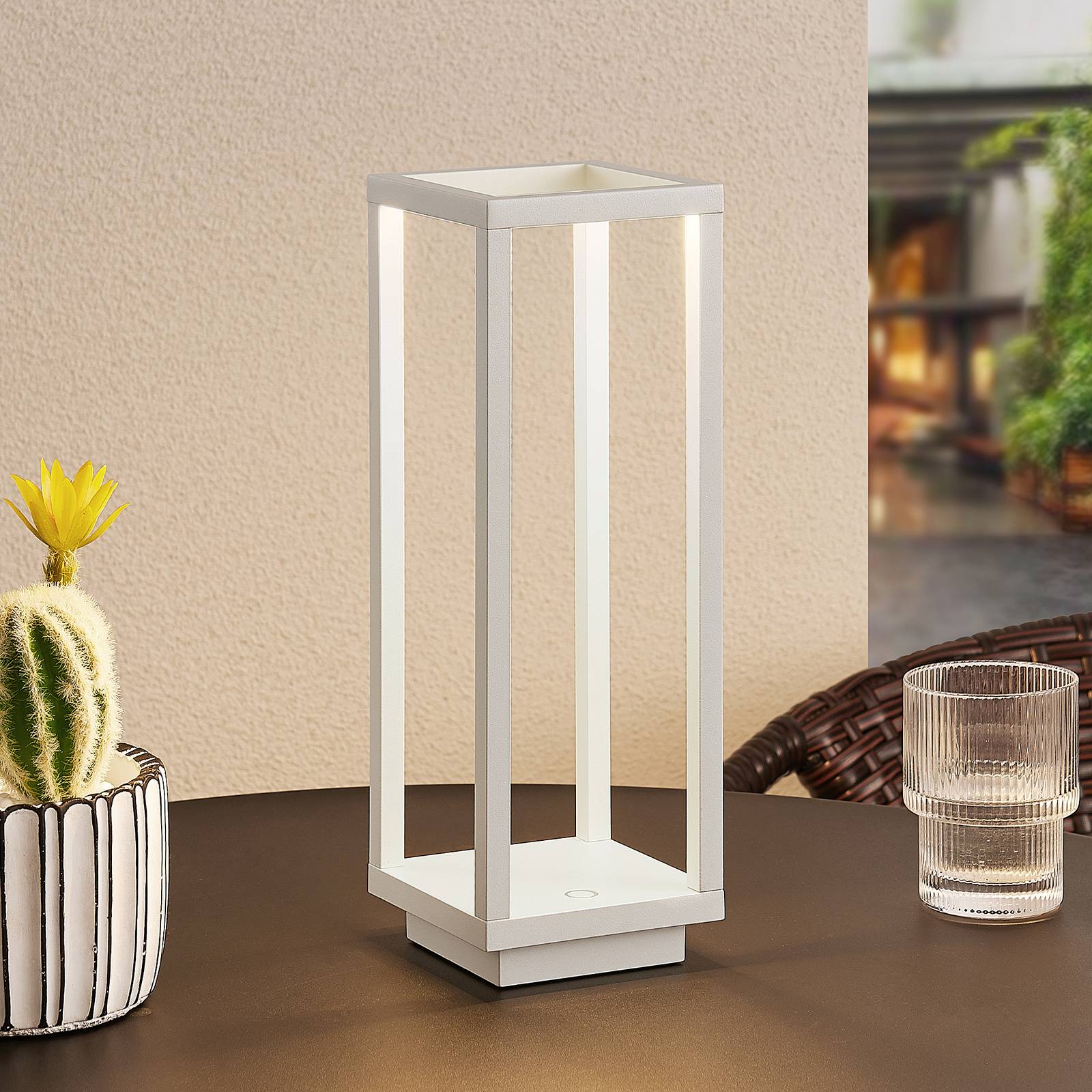 Lucande Kalamei LED-ulkolyhty, USB, valkoinen