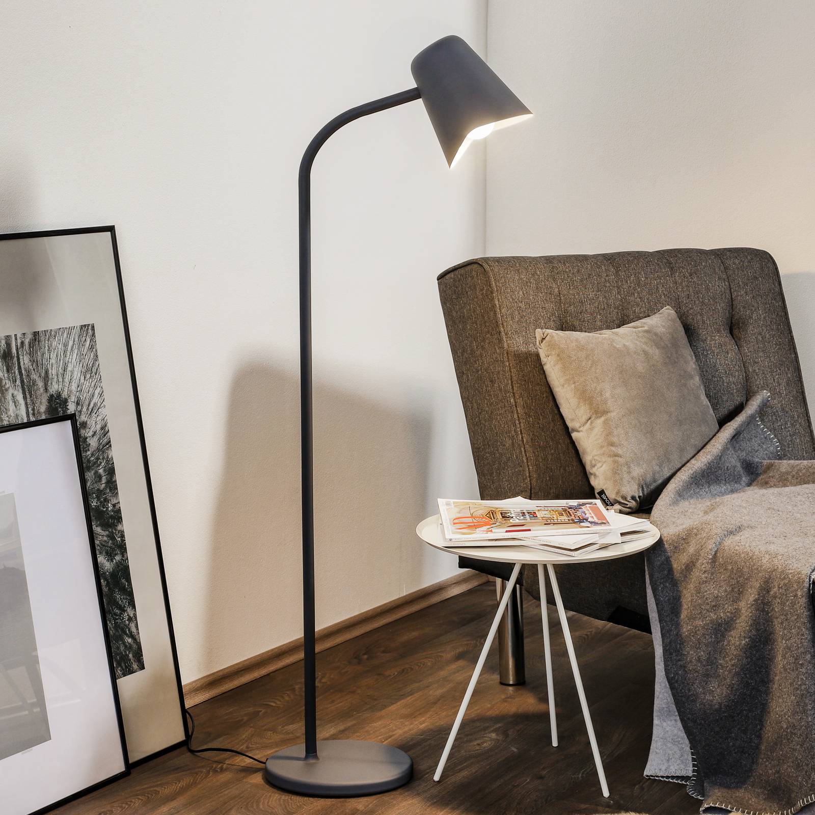 Harmaa design-lattiavalaisin Me