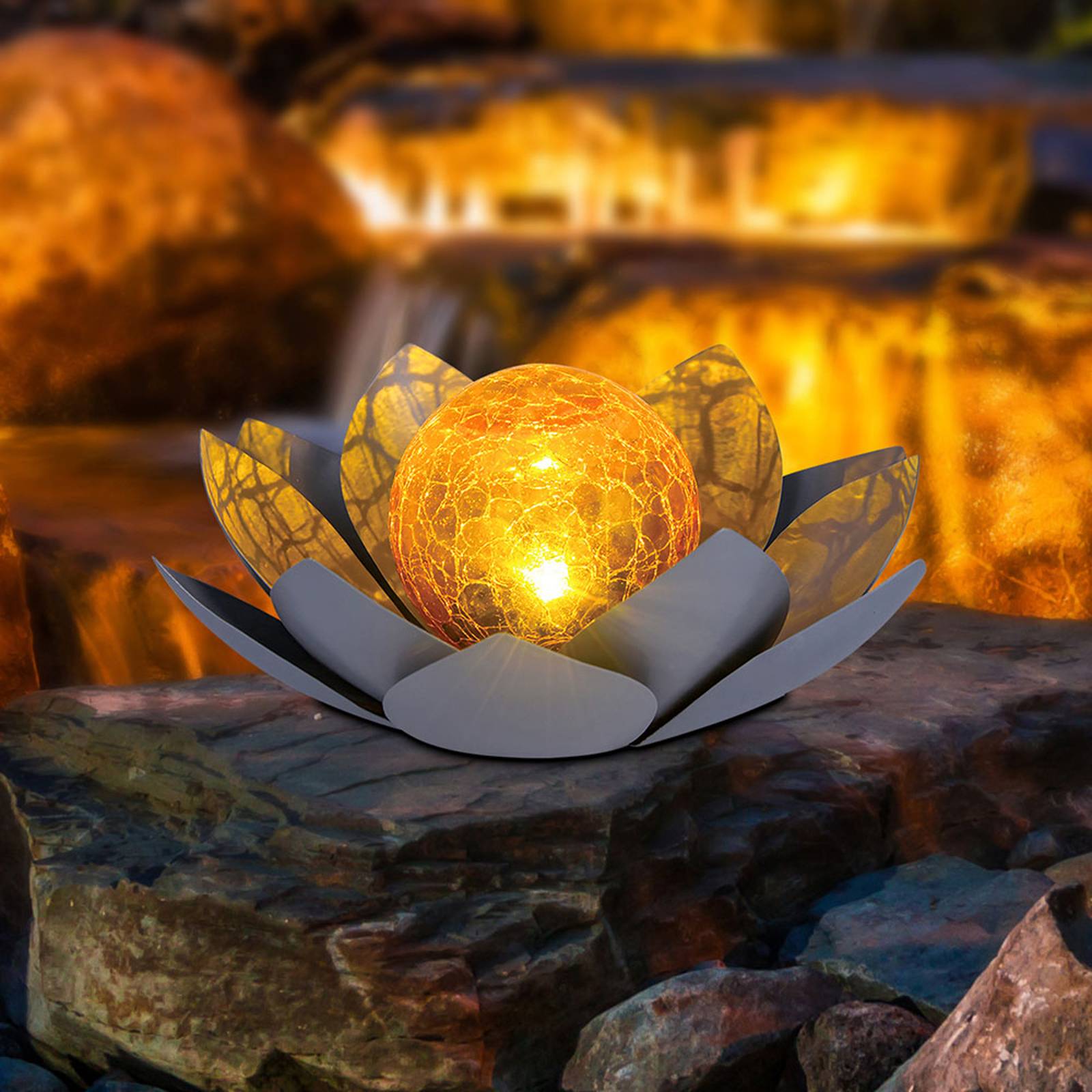 Aurinkokäyttöinen LED-lamppu 33532, lumme