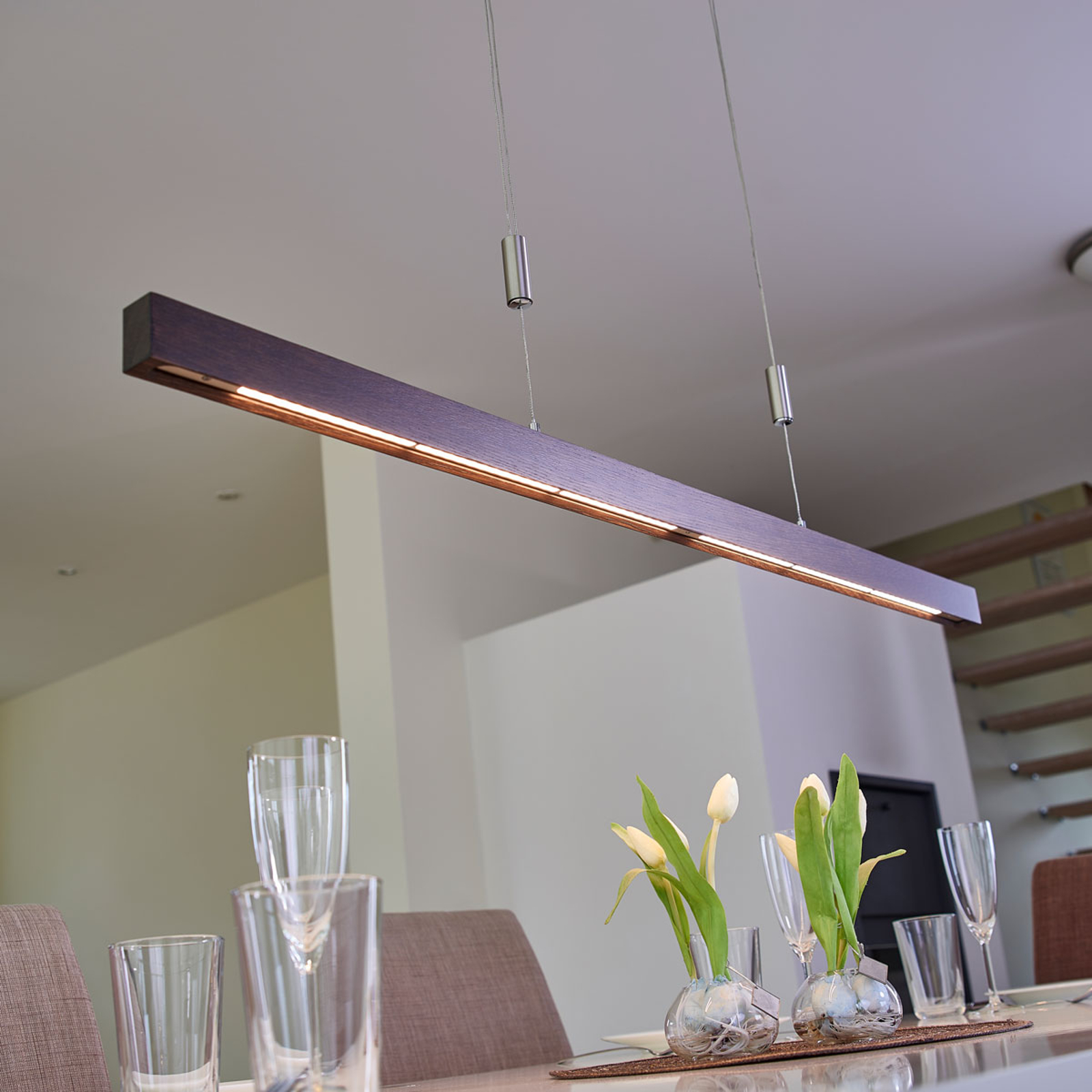 Upea LED-tankoriippuvalaisin Nora, 118 cm