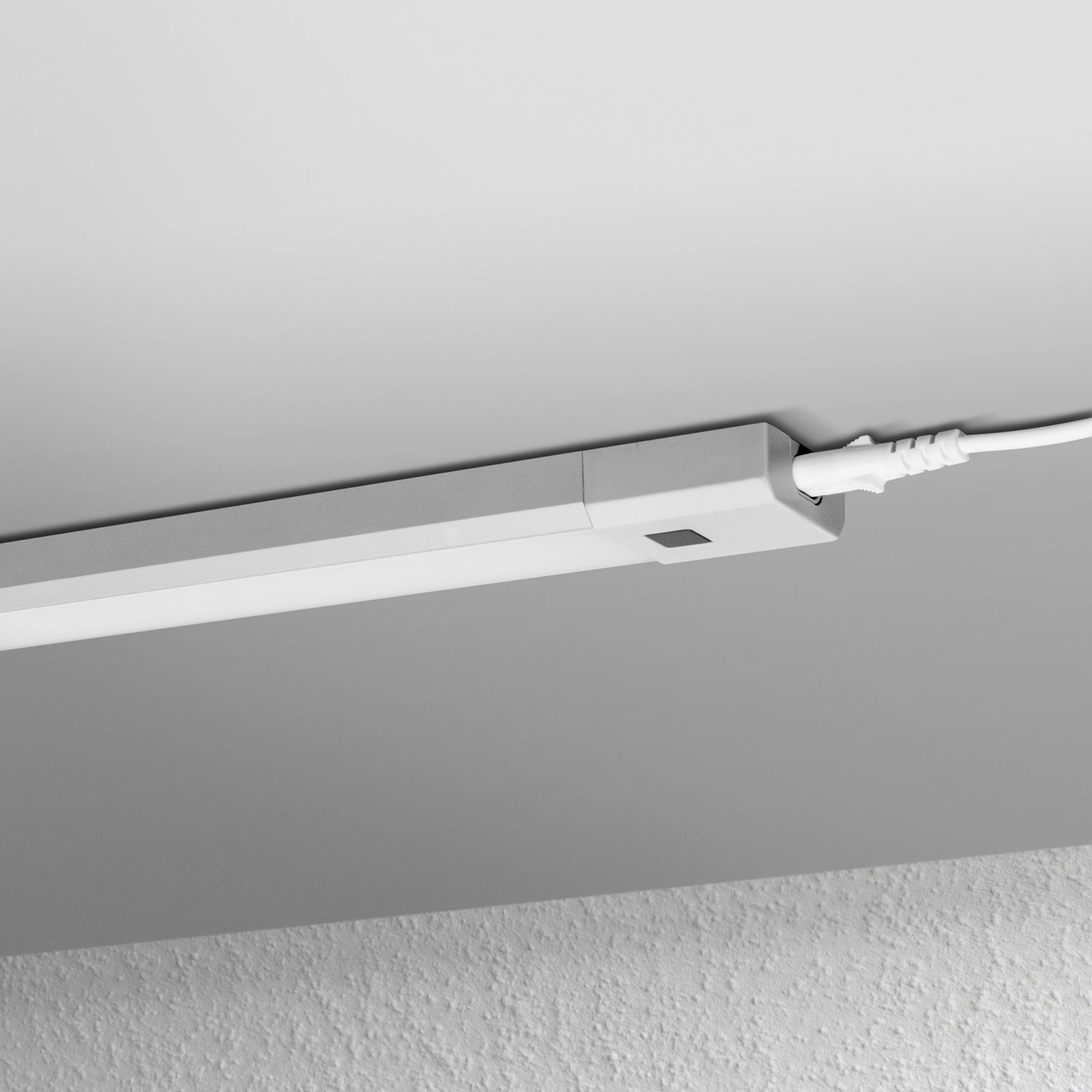 LEDVANCE Linear Slim RGBW -kaapinalusvalaisin 50cm