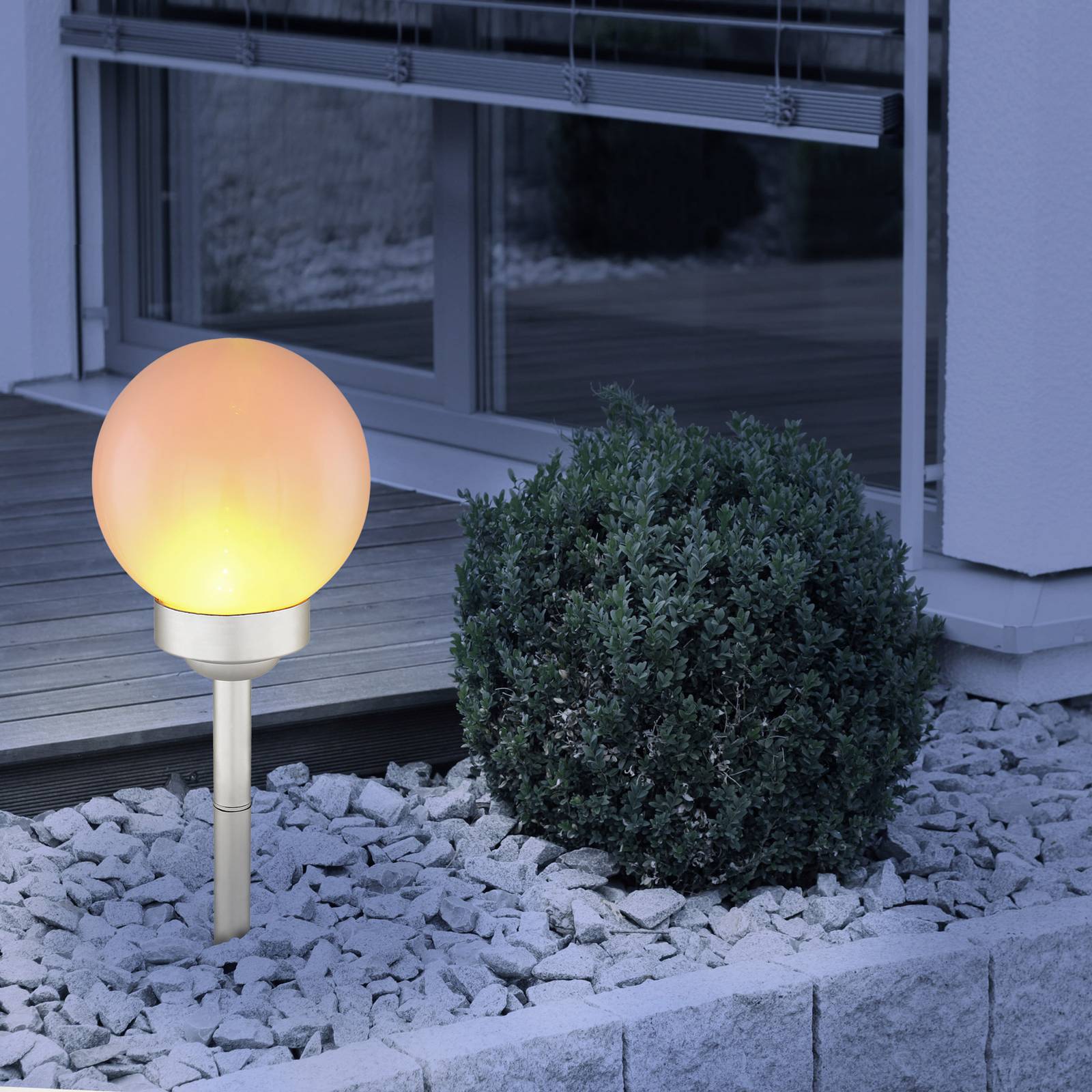 Aurinkokäyttöinen LED-lamppu 3375F, maapiikillä