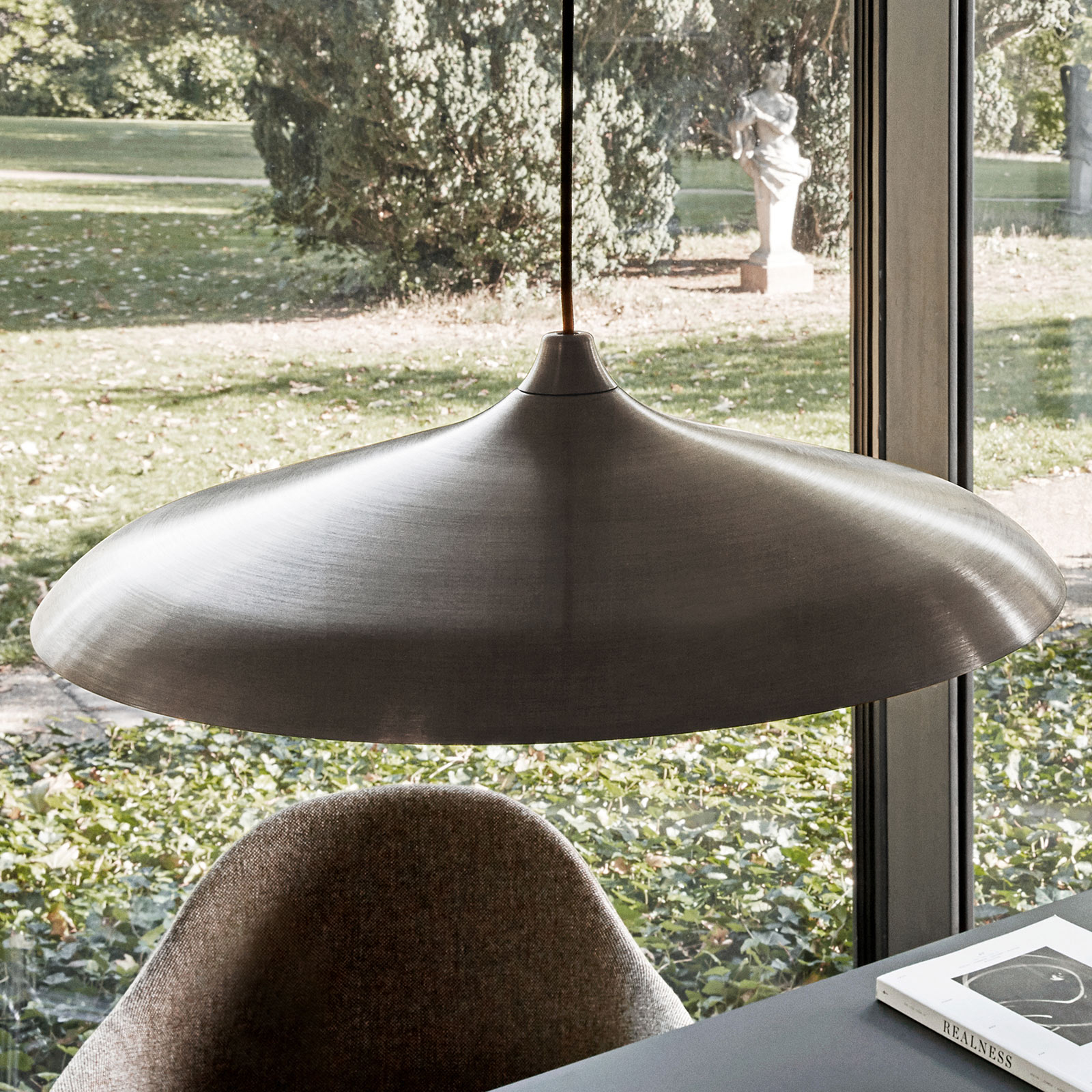 Menu Circular Lamp LED-riippuvalaisin, pronssi