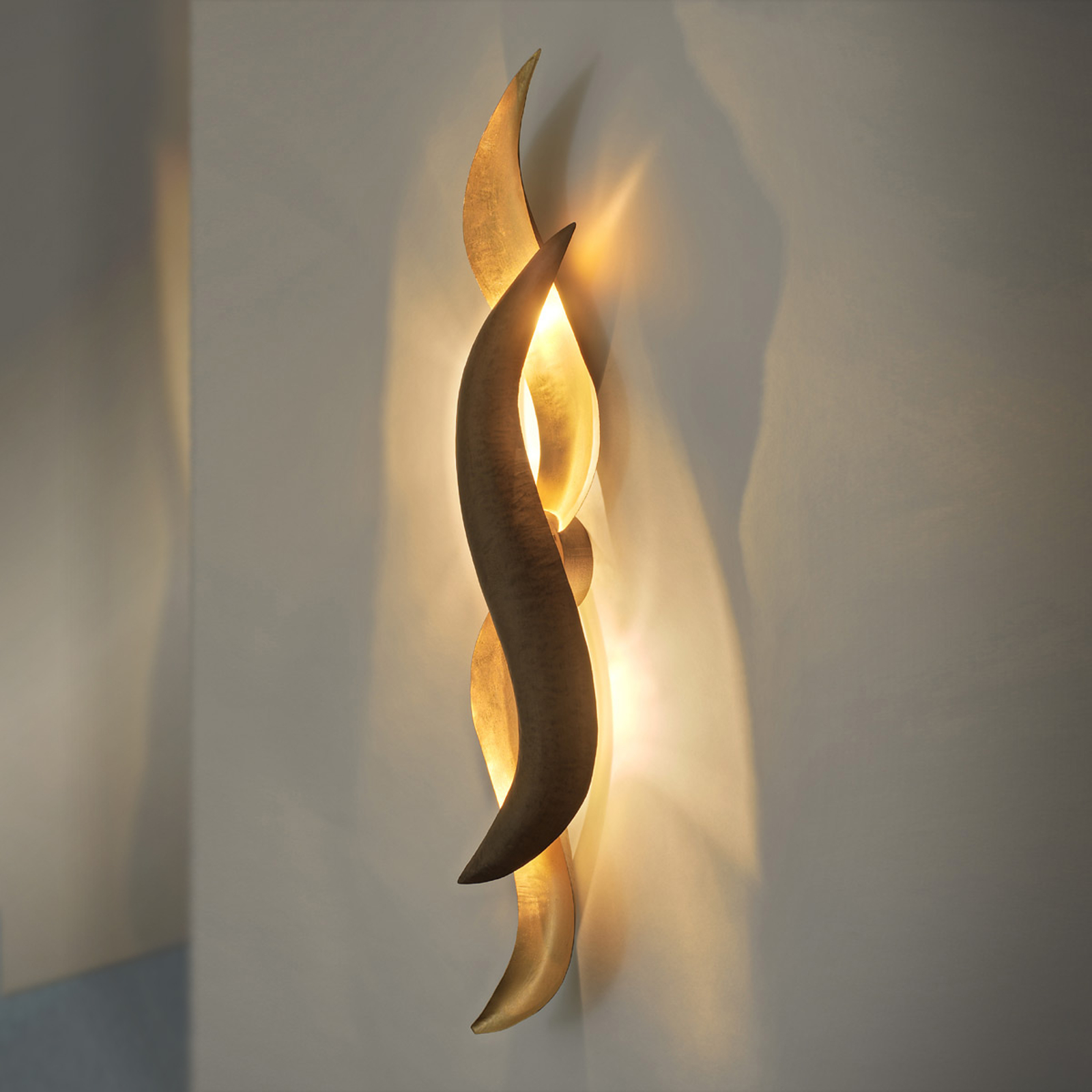 Kullanvärinen design-LED-seinävalaisin Corallo