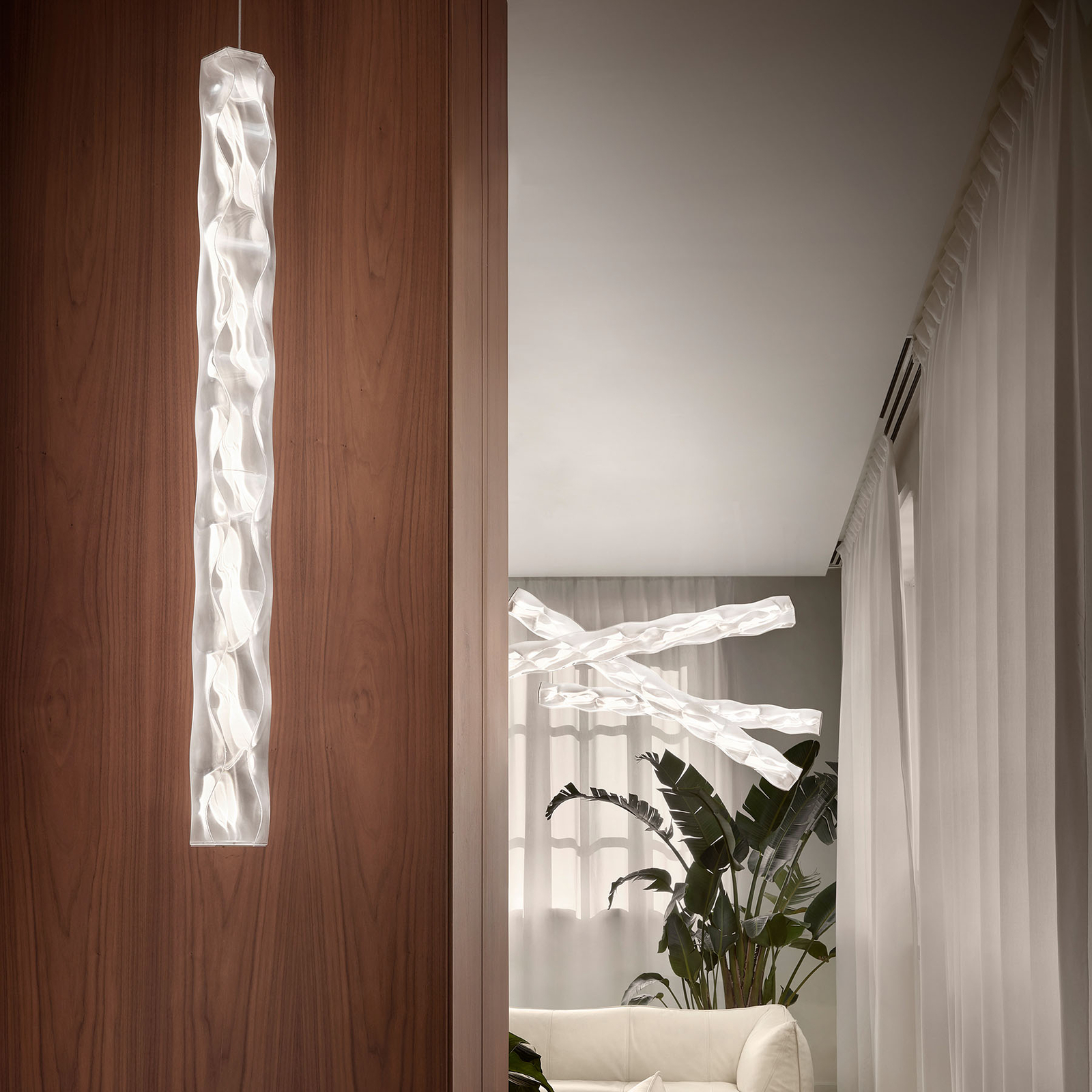 Slamp Hugo Vertical LED-riippuvalaisin prisma