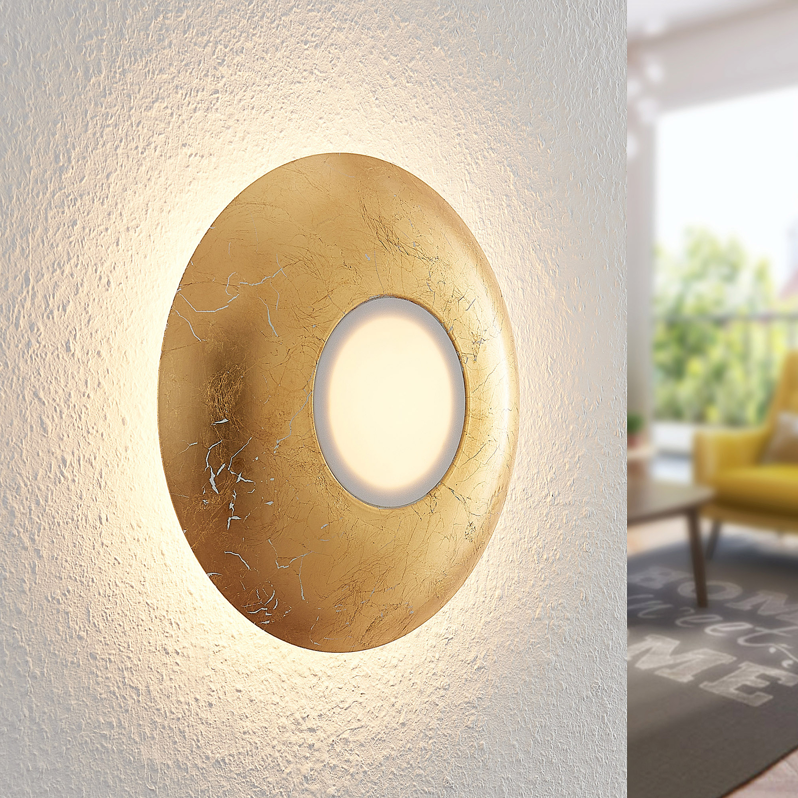 Lindby Illuma -LED-seinävalaisin maitolasia, kulta