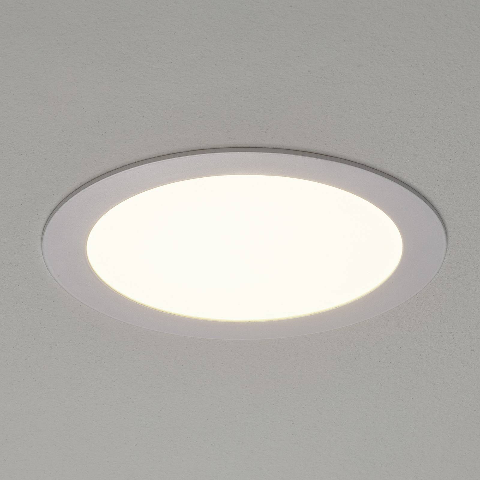 Valkoinen Fueva-Connect -LED-uppovalaisin 22,5 cm