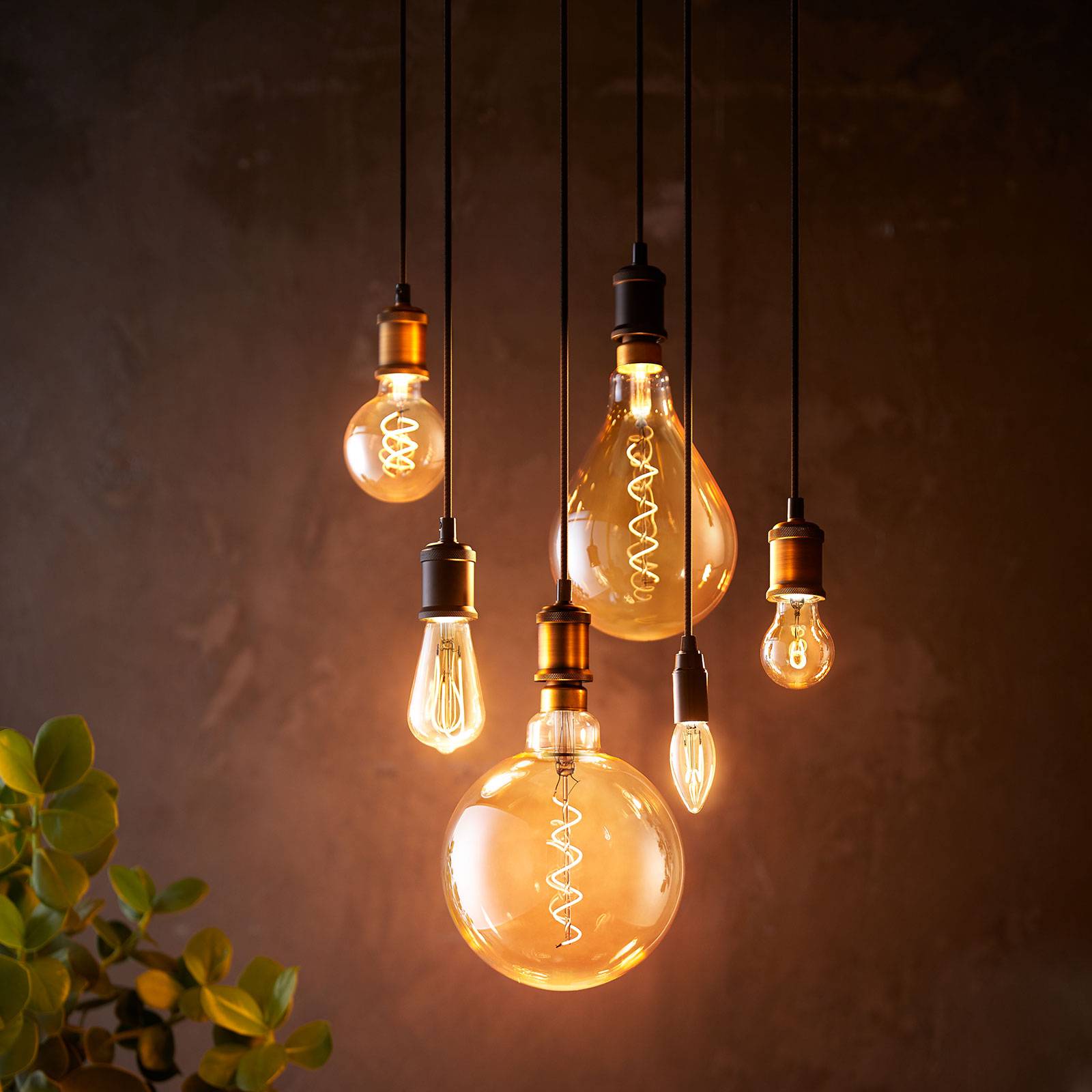 Philips-LED-lamppu E27 A60 5,5W 2.000K gold, him.