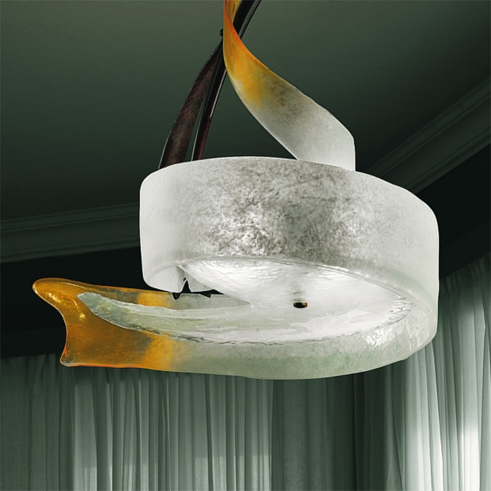 Italialainen design-riippuvalaisin CAPRI
