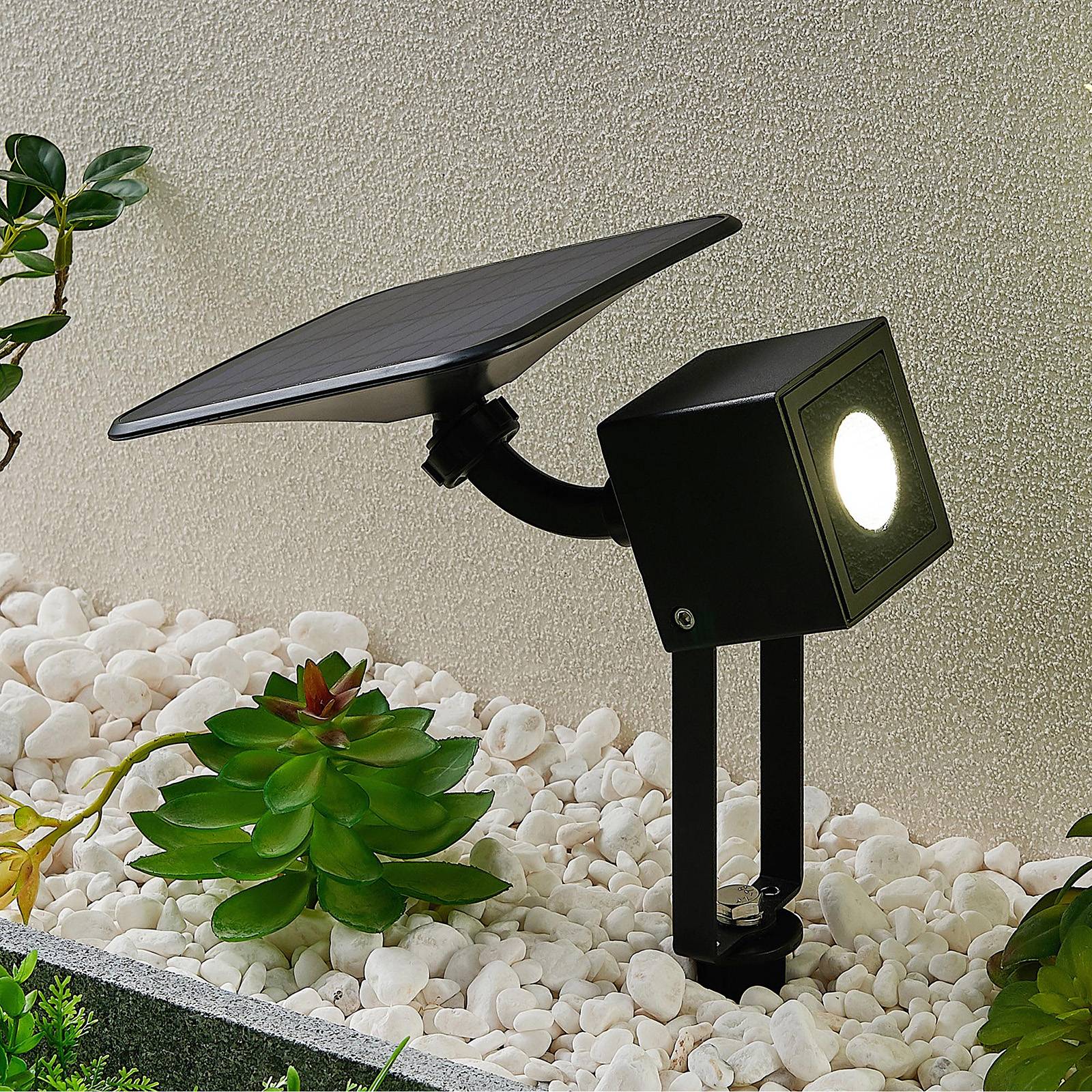 Lindby Kordt LED-aurinkokennovalaisin, seinä/maa