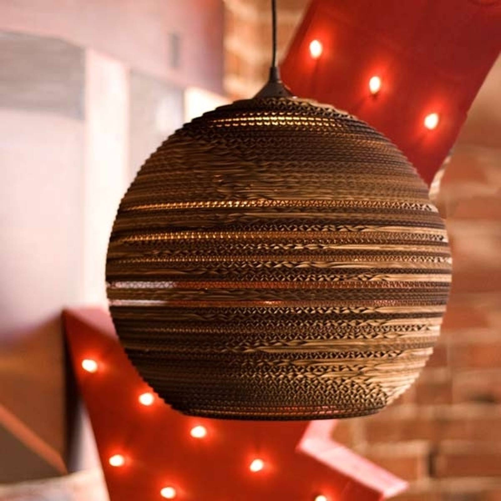 Ball - pyöreä kartonkiriippuvalaisin, 26 cm