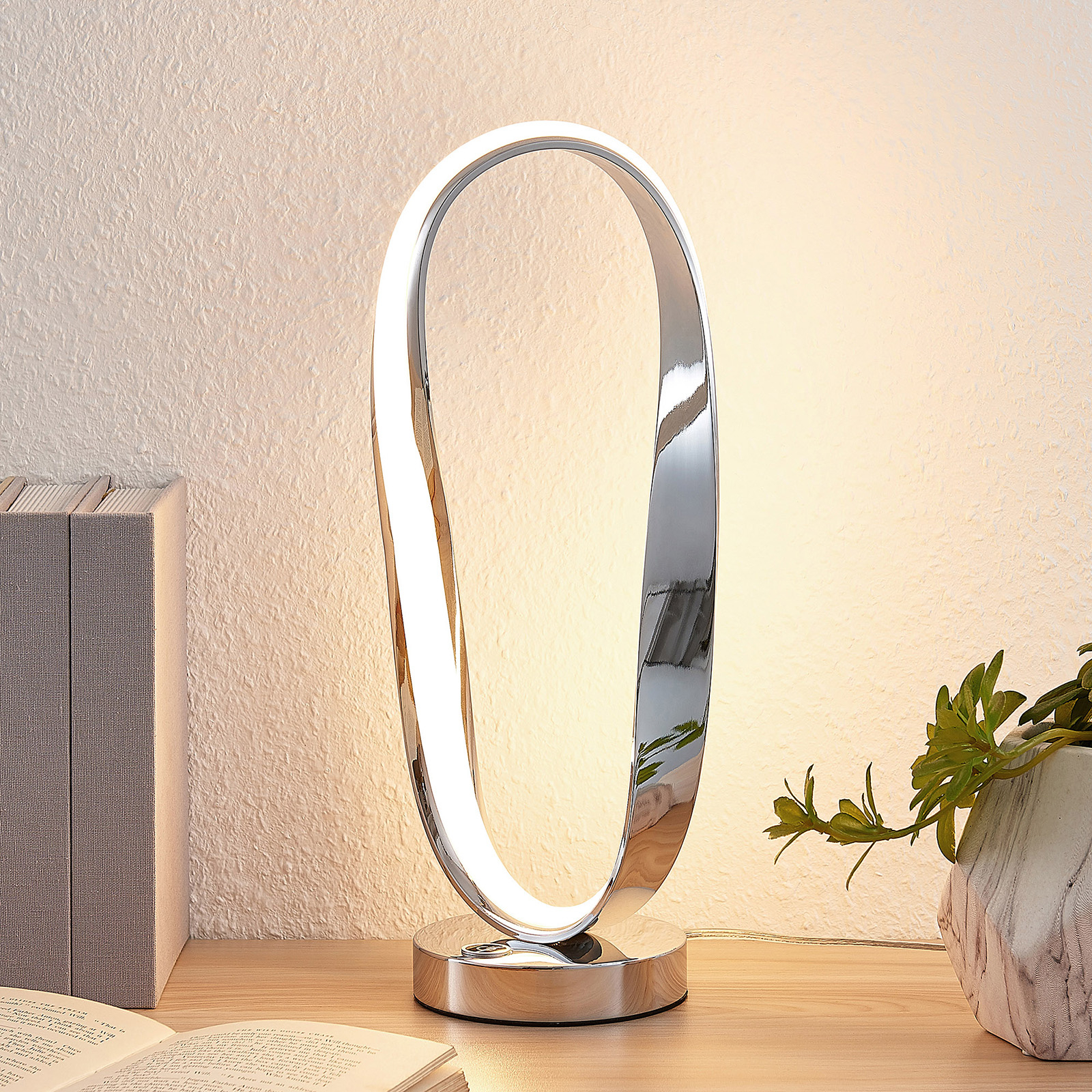 Lucande Xalia -LED-pöytävalaisin