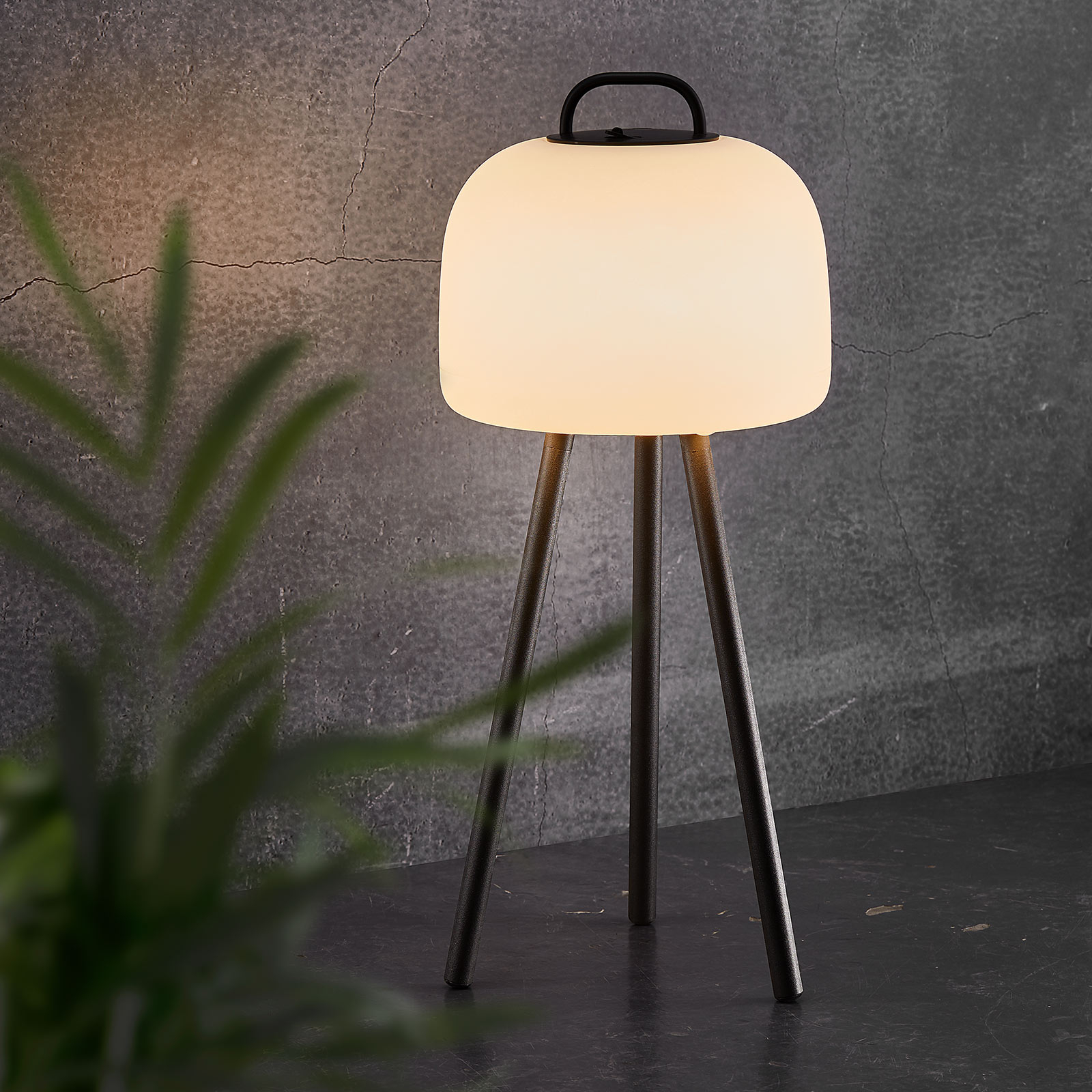 LED-pöytälamppu Kettle Tripod varjostin 22 cm