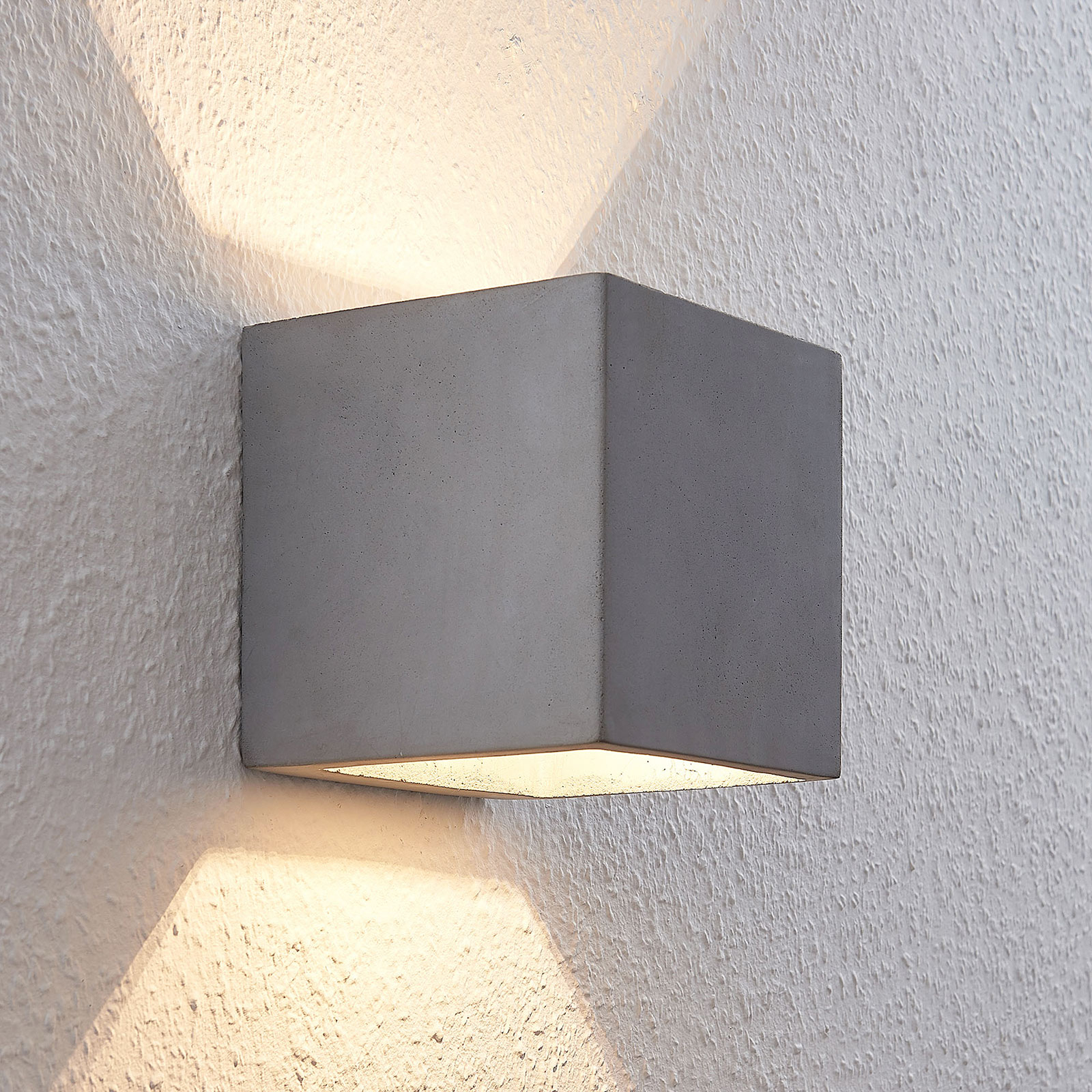 LED-seinävalaisin Keir betonista