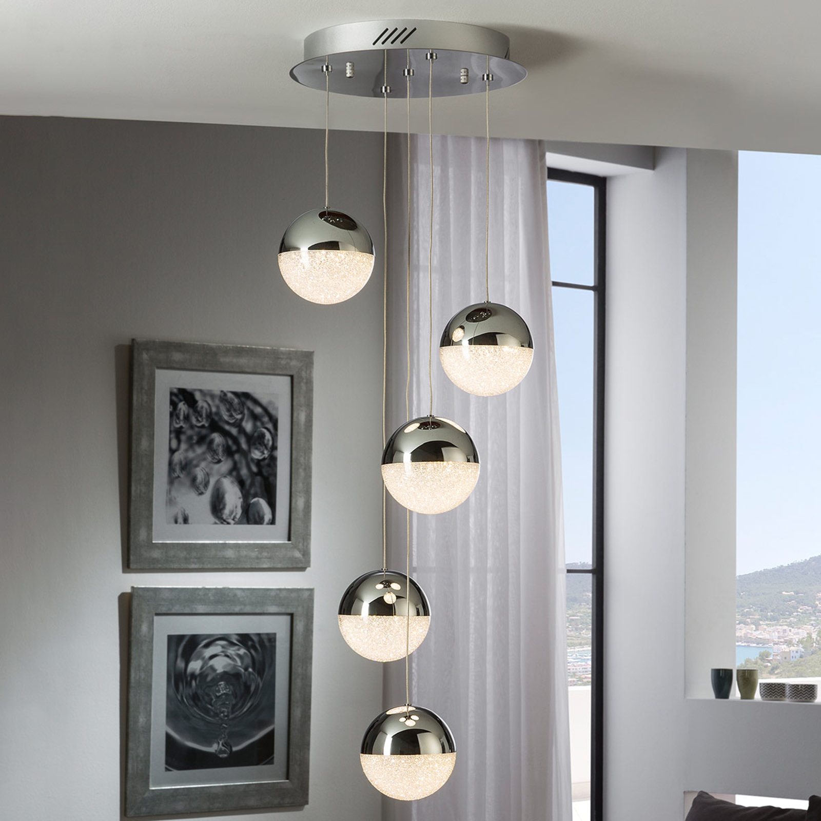 LED-riippuvalaisin Sphere, 5-lamppuinen, kromi