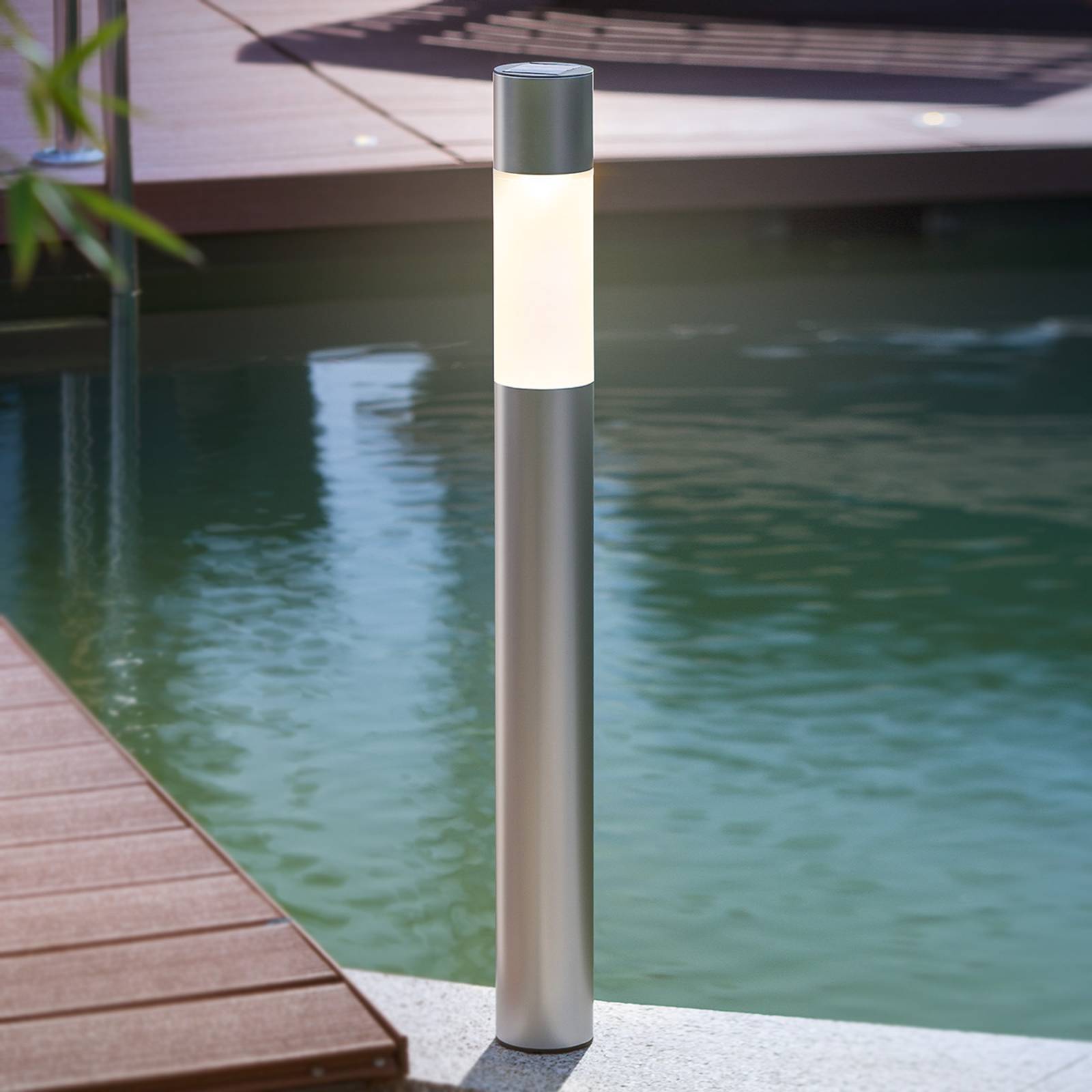 Pole Light -pylväsvalaisin aurinkokennolla LED