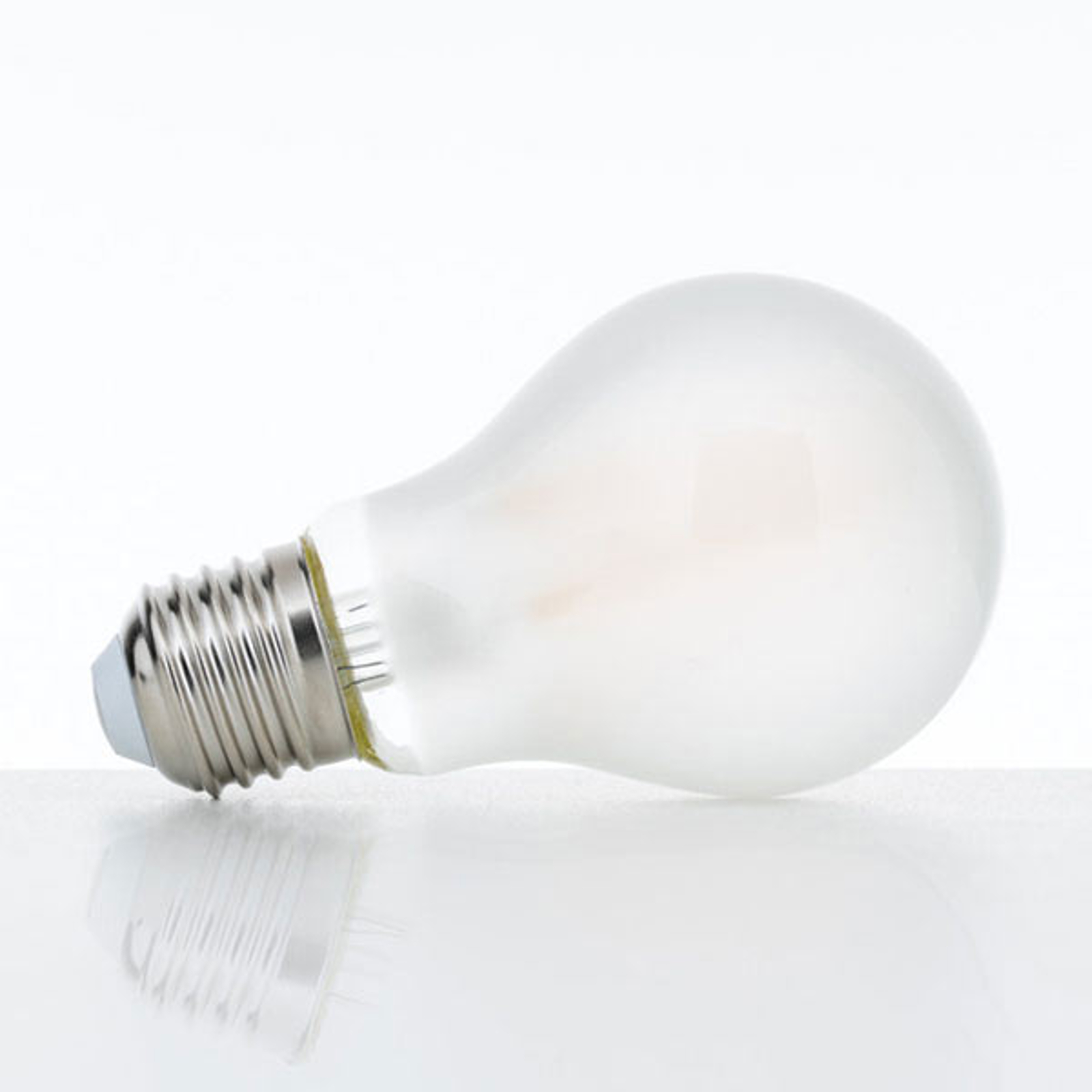 LED-lamppu E27 10W 2 700 K matta himmennettävä