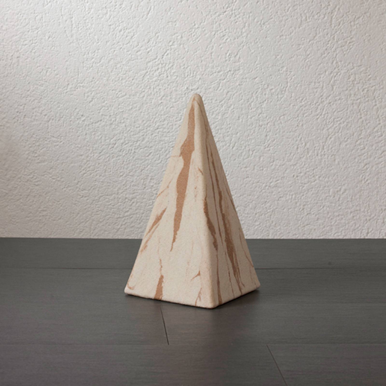 Pyramidi Sahara 36 cm kumialustalla