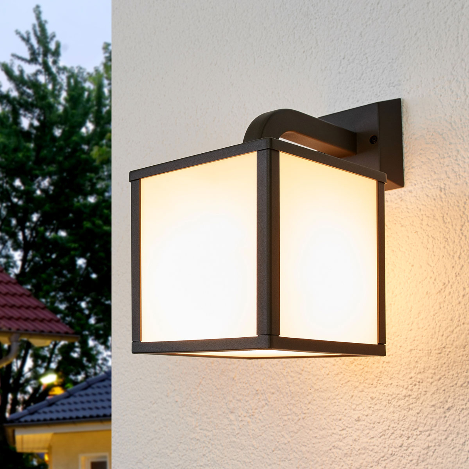 LED-ulkoseinälamppu Cubango kuutiovarjostimella