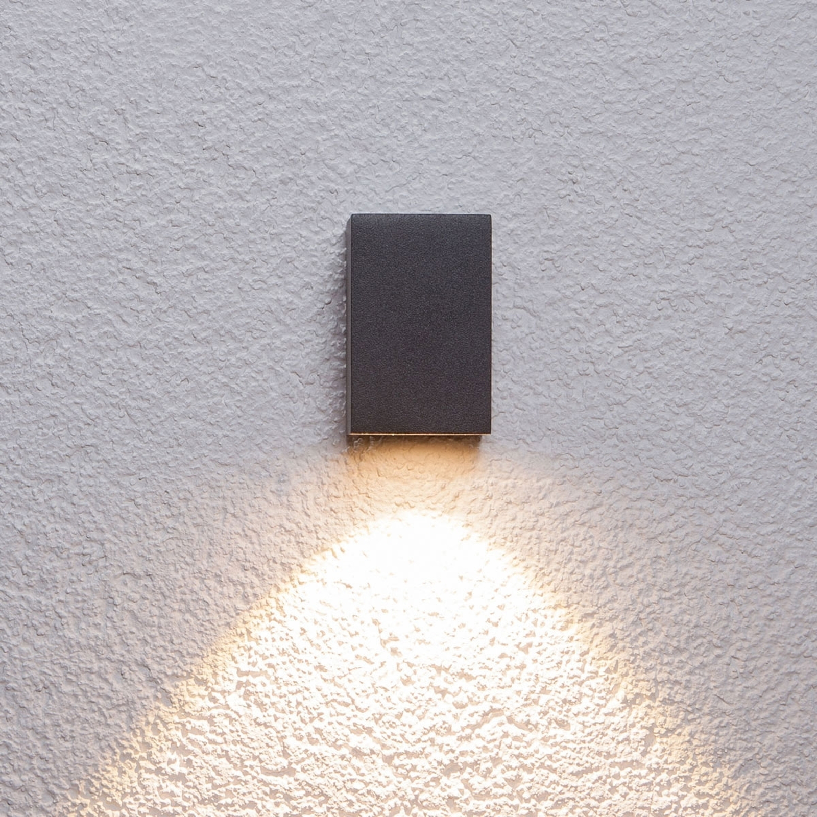 Grafiitinharmaa LED-valaisin Tavi, korkeus 9,5 cm