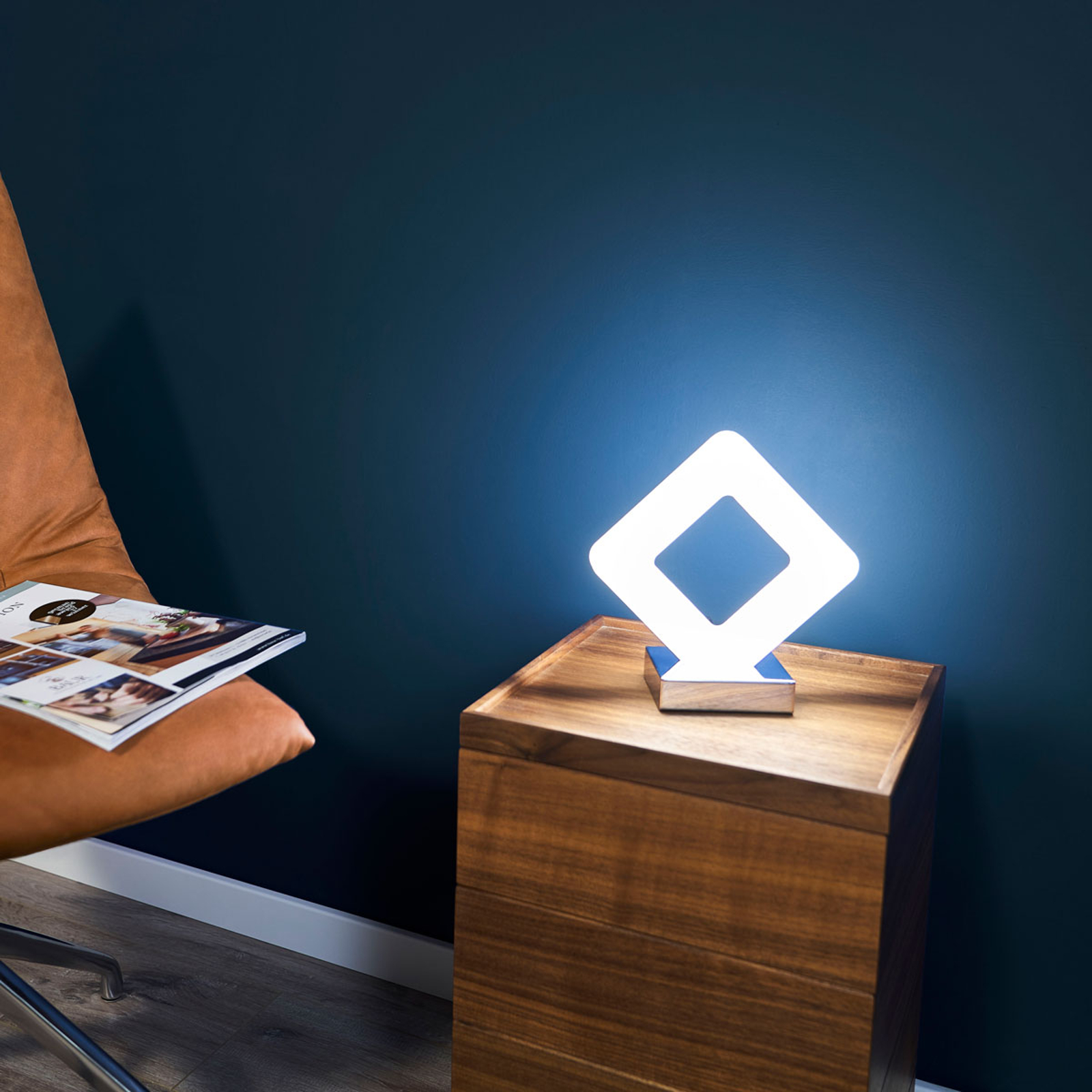 Suoralinjainen LED-pöytävalaisin Pori