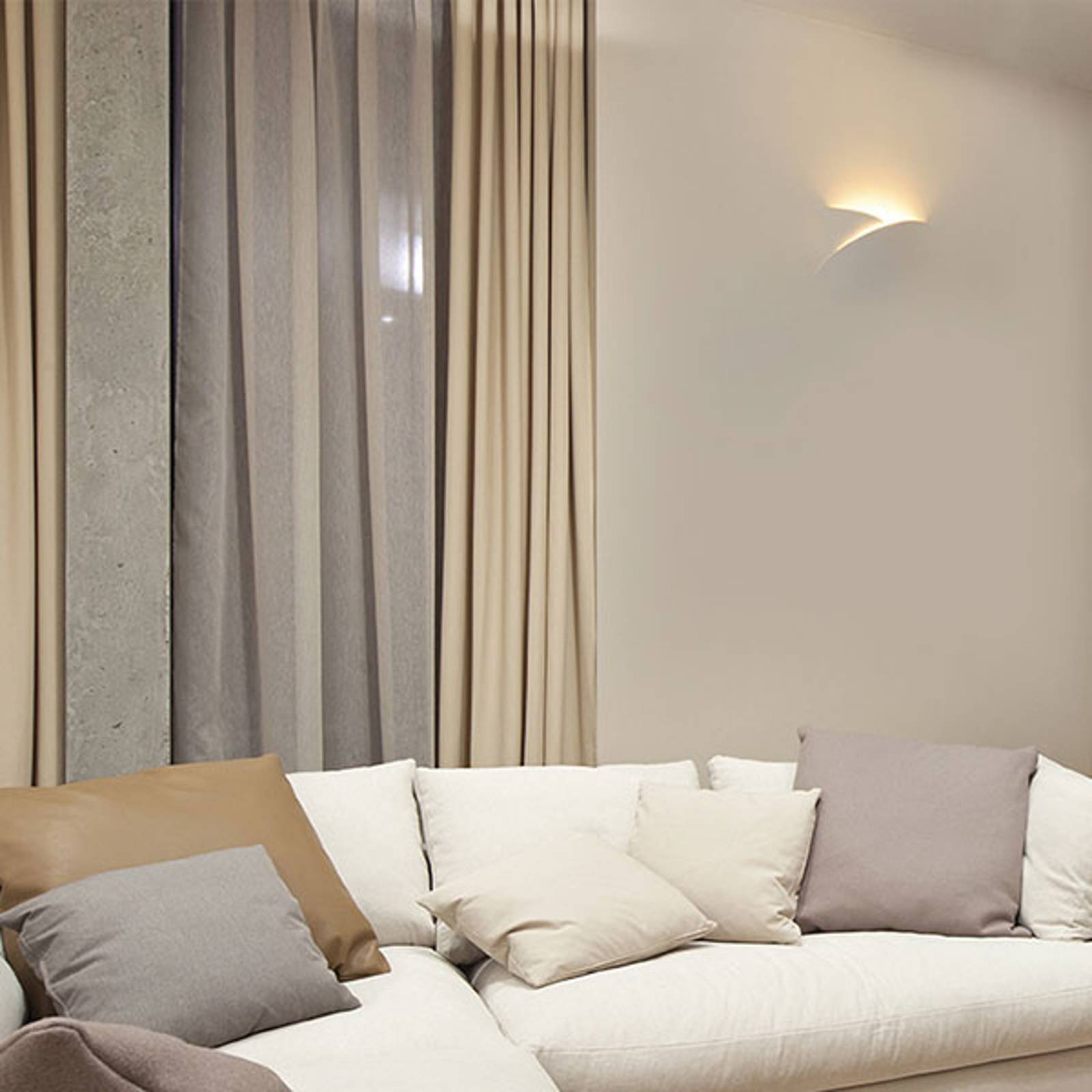 LED-seinäuppovalaisin 2372B, 2 700 K