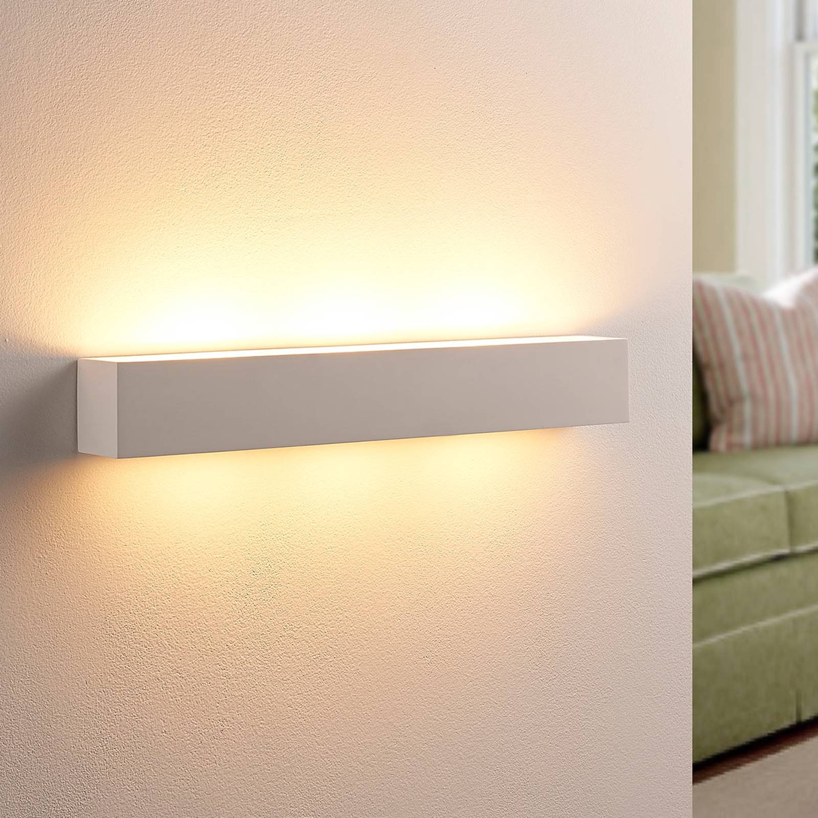 Tjada - pitkänomainen LED-seinävalaisin, kipsiä
