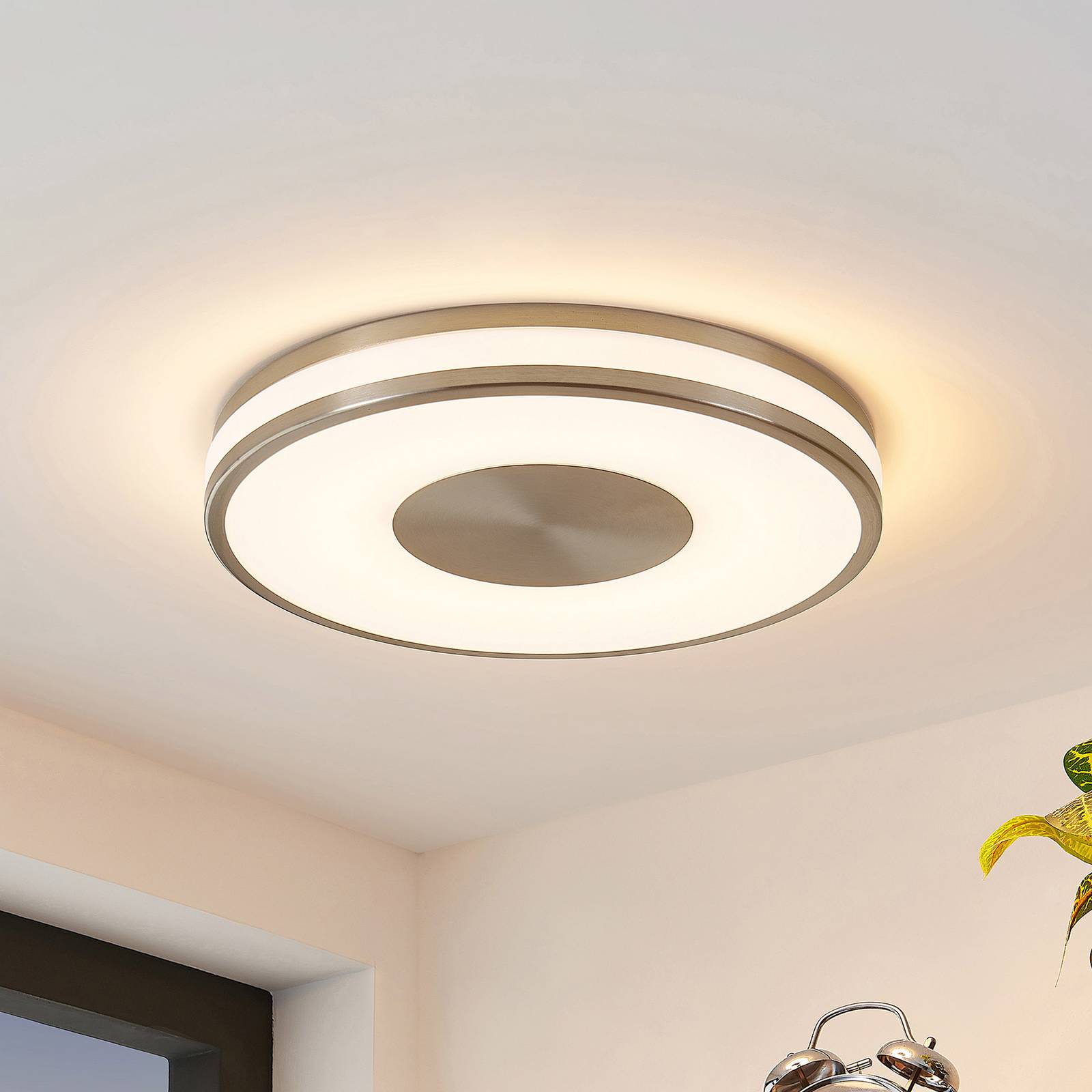 Lindby Fjella -LED-kattovalo, RGB-CCT-värinvaihto