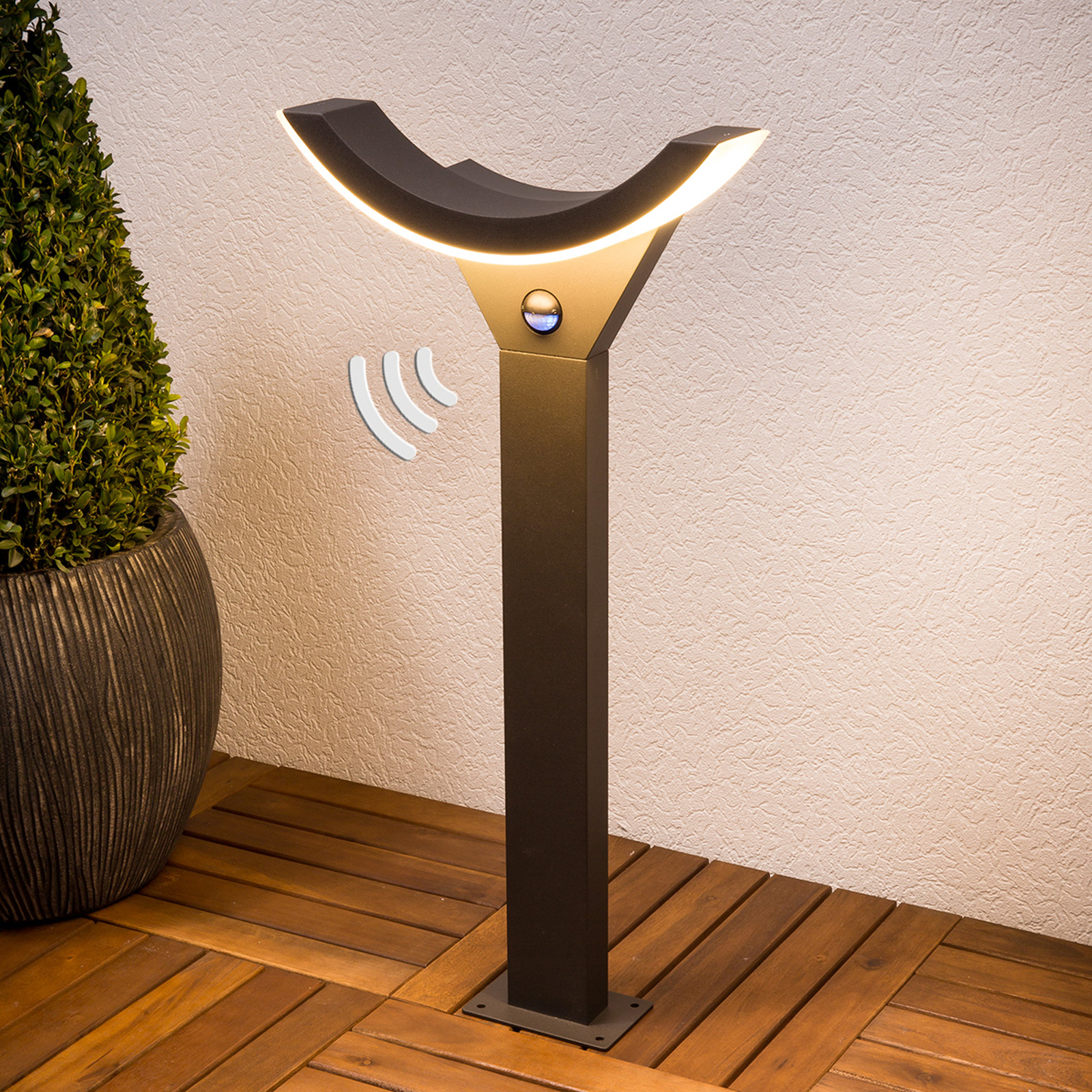Half-LED-seinävalaisin liiketunnistimella