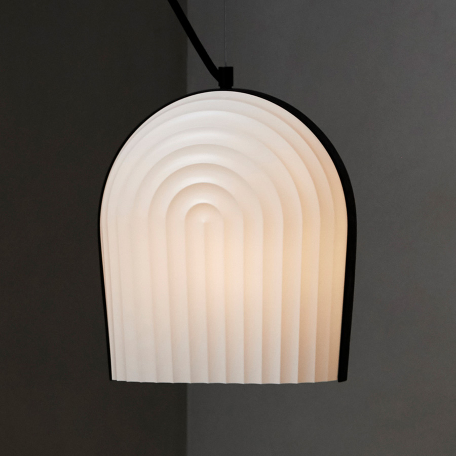 LE KLINT Arc -design-riippuvalaisin, käsin tehty