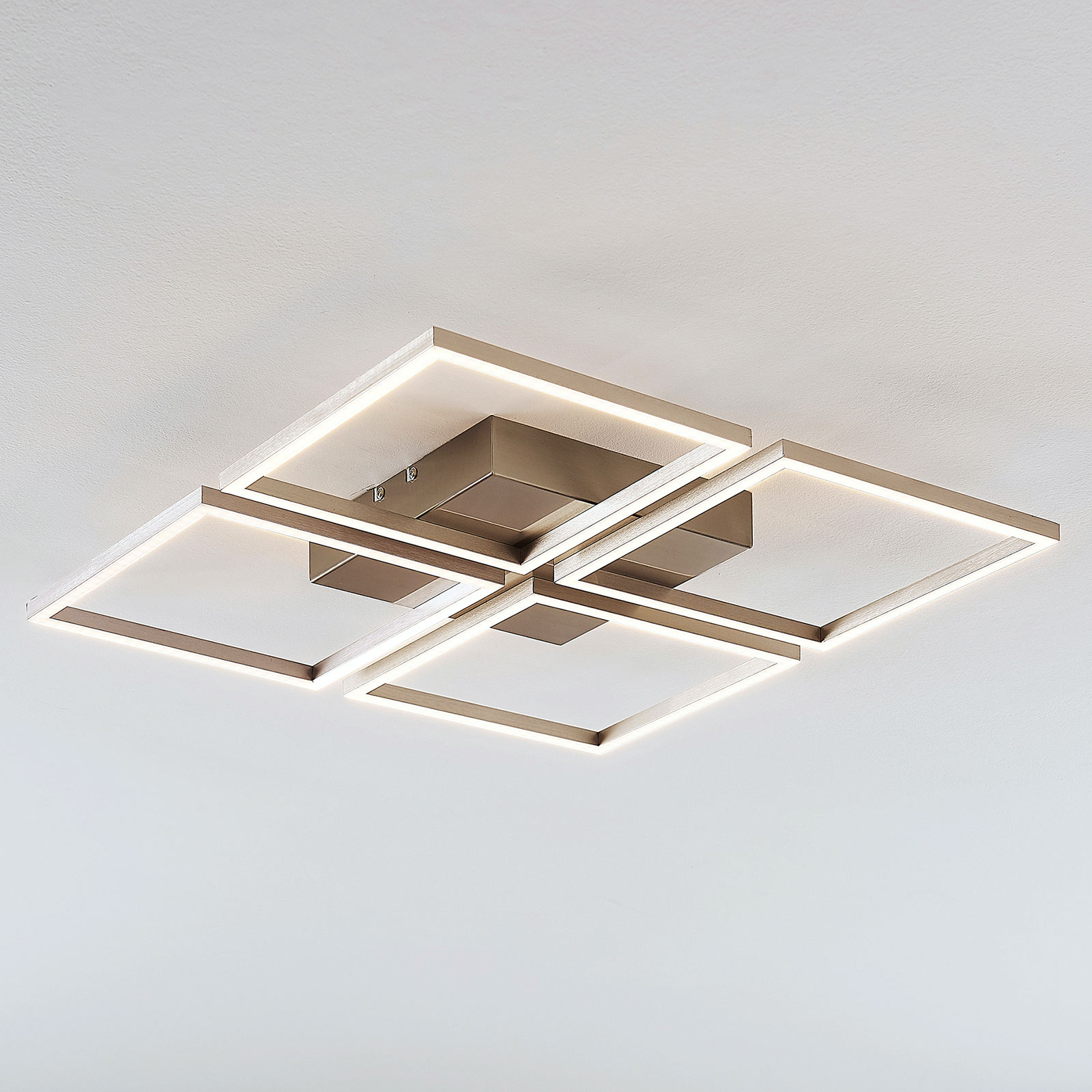 4-lamppuinen LED-kattovalaisin Quadra, himmennet.
