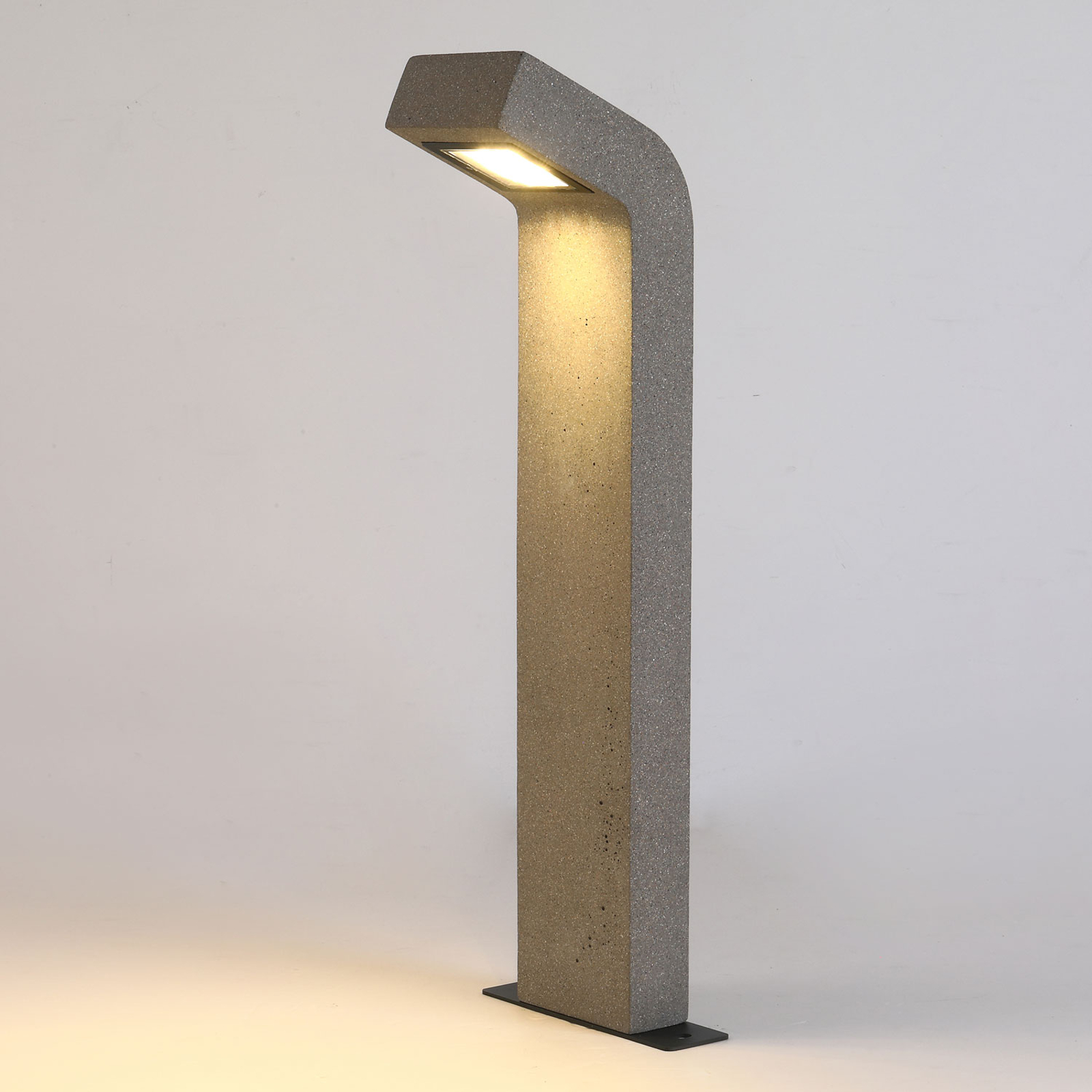 Arcchio-LED-pylväsvalaisin Vavara, korkeus 70 cm
