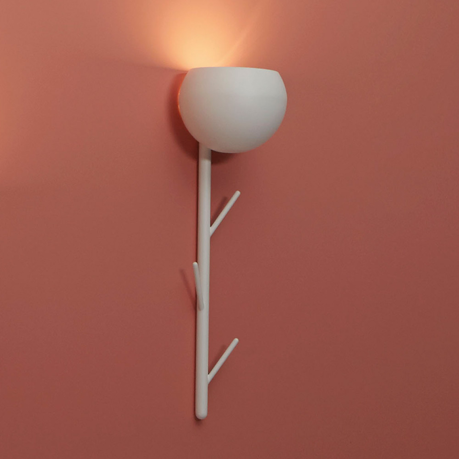 Cappero-LED-seinävalaisin vaatekoukuilla
