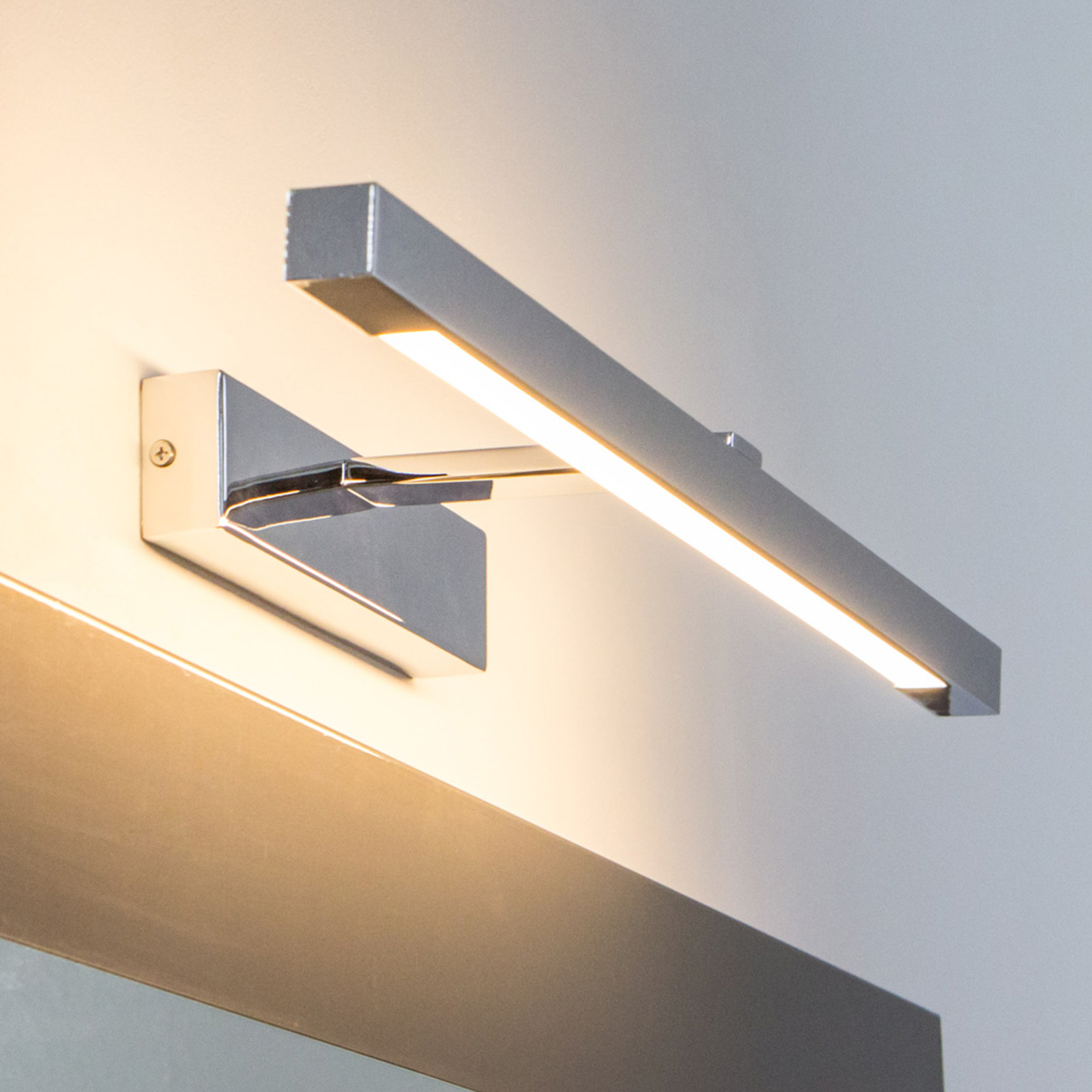Moderni peilivalaisin Lievan LED-valoilla