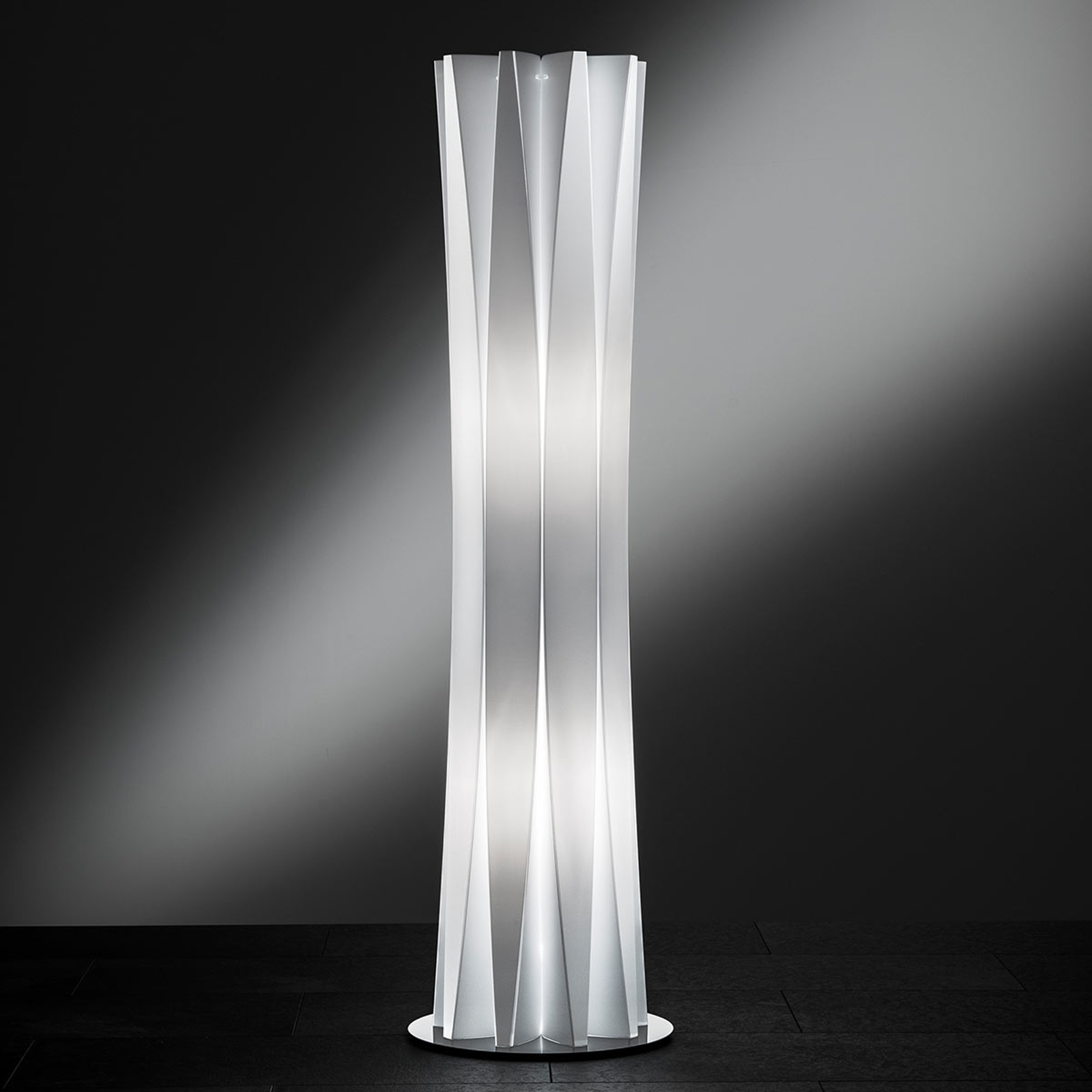 Slamp Bach lattiavalaisin korkeus 116 cm valkoinen