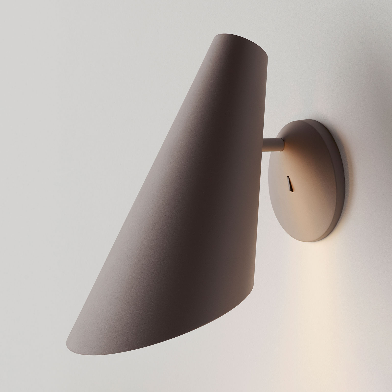 Vibia I.Cono 0720 seinävalaisin, 28 cm, beige