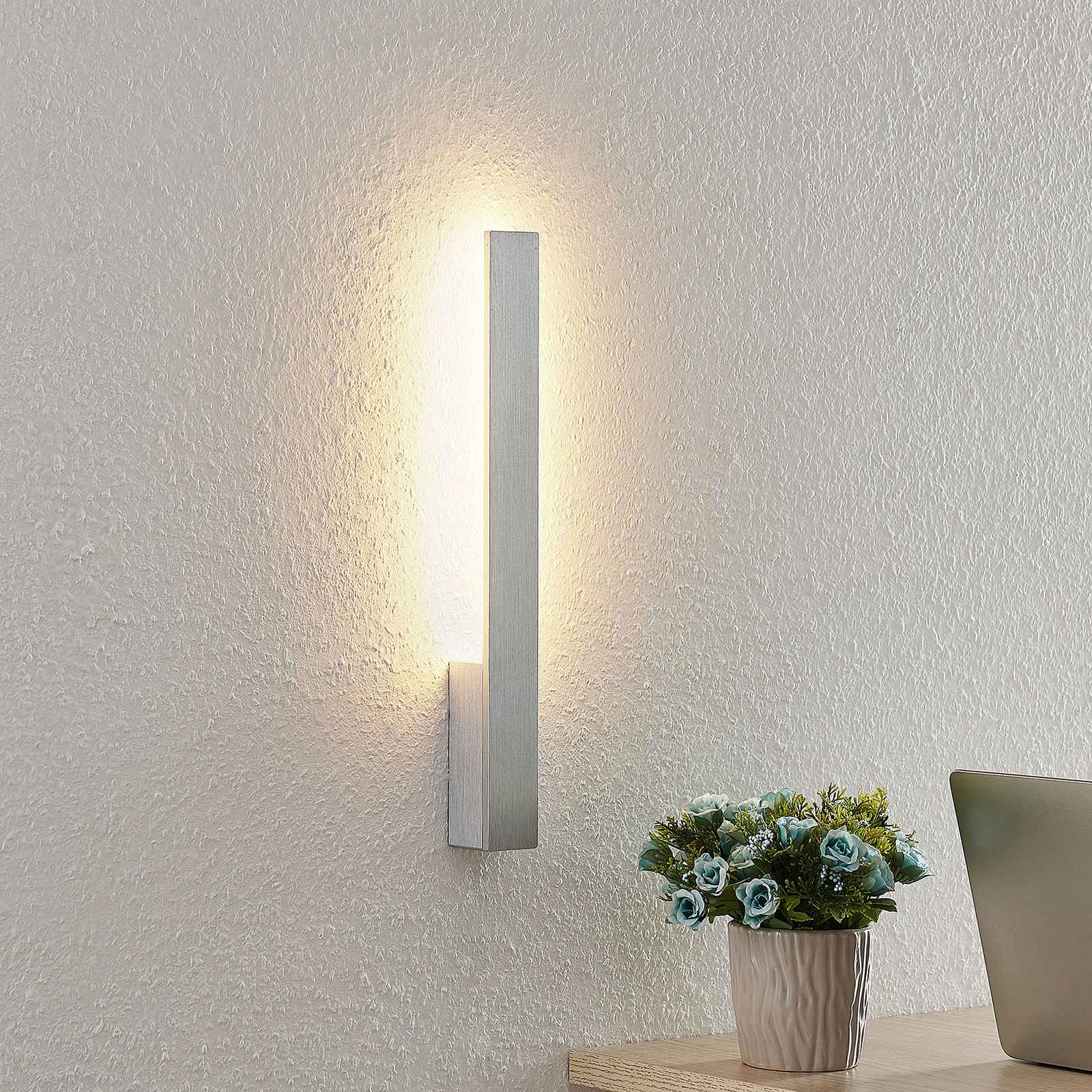 Arcchio Thiago-LED-seinävalaisin harjattu alumiini
