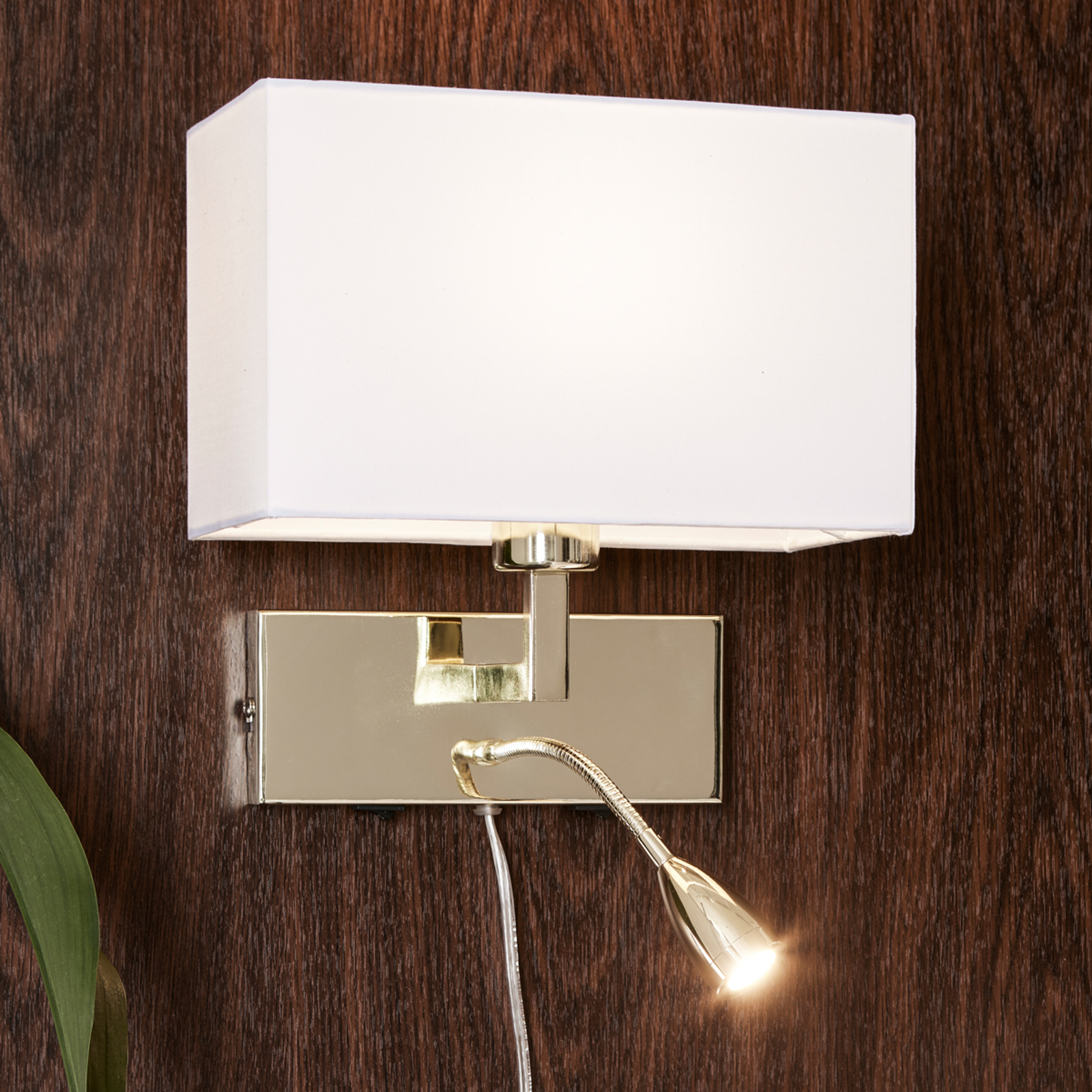 LED-lukuvalolla varustettu seinävalaisin Savoy