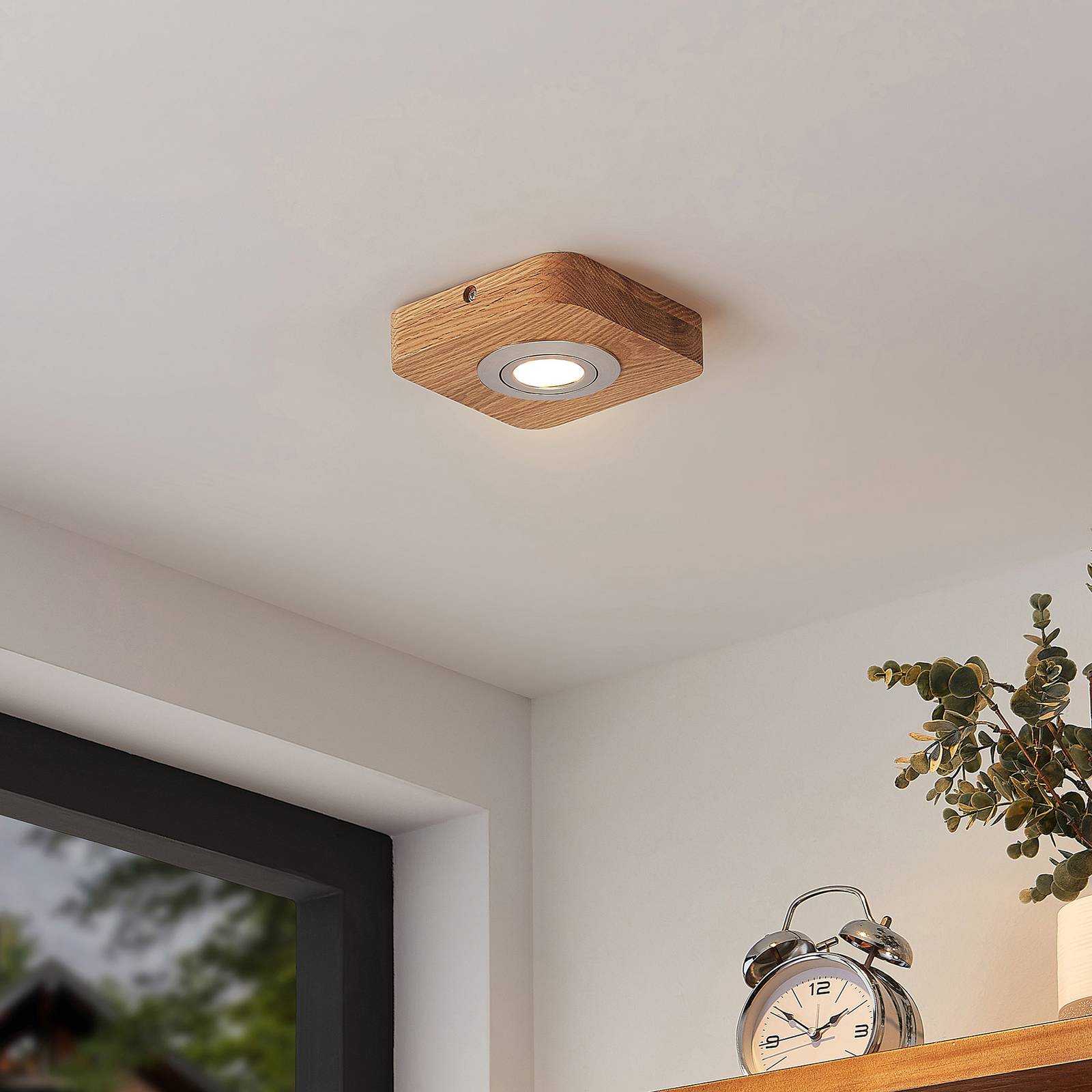 Lindby Mikari -LED-kattovalo puuta, 1-lamppuinen