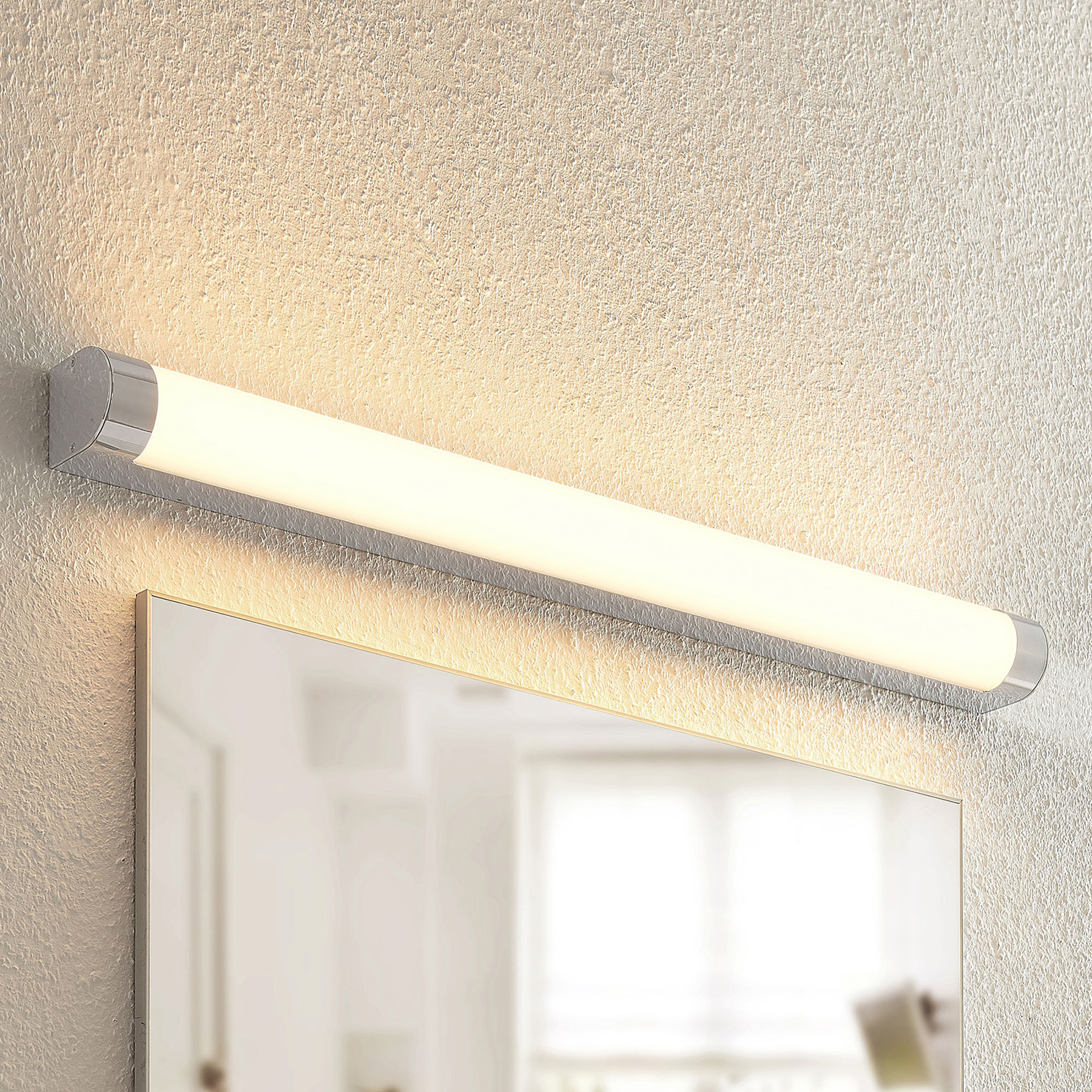 Lindby Nava -LED-seinävalo kylpyhuoneeseen, 90 cm
