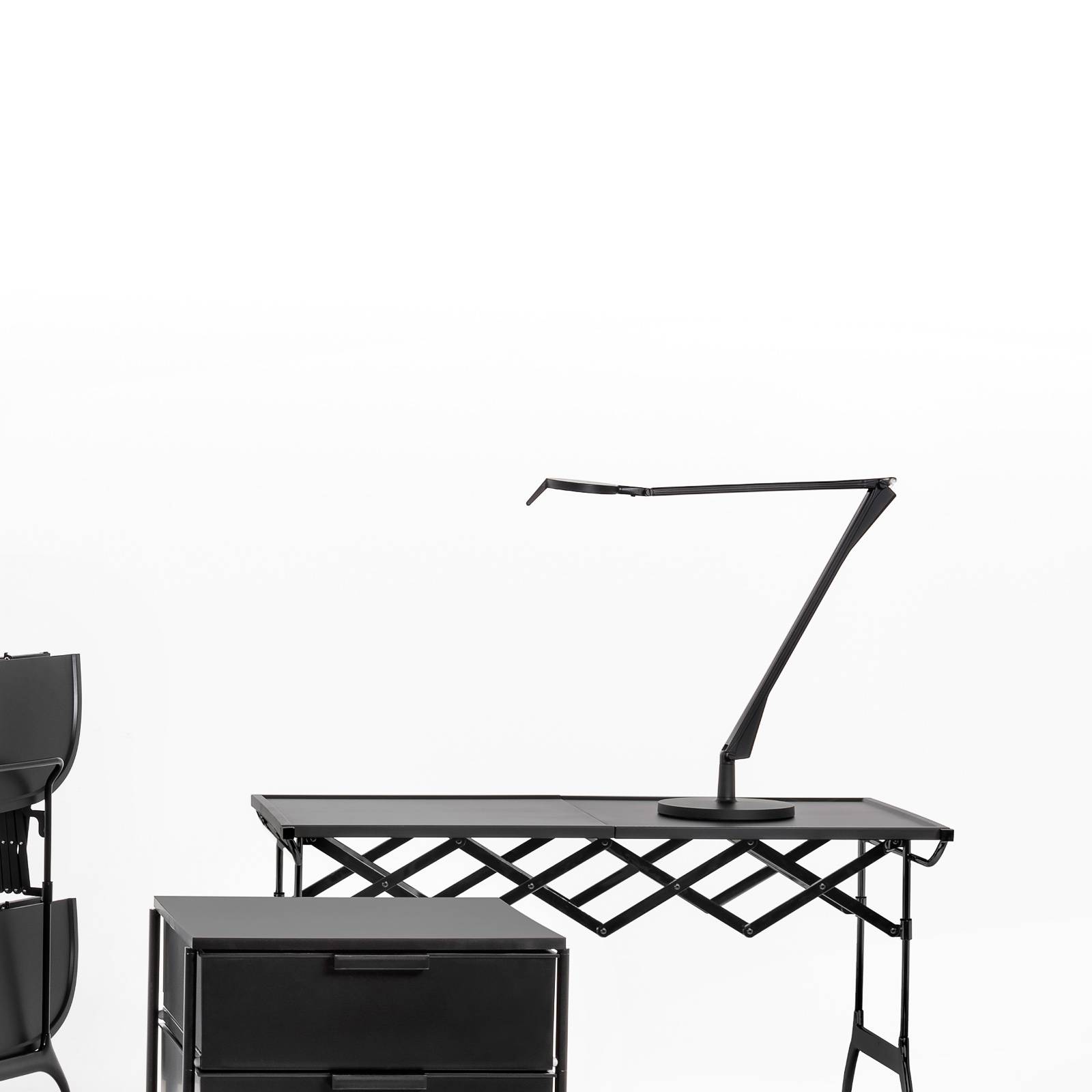 Kartell Aledin Tec -LED-pöytälamppu musta